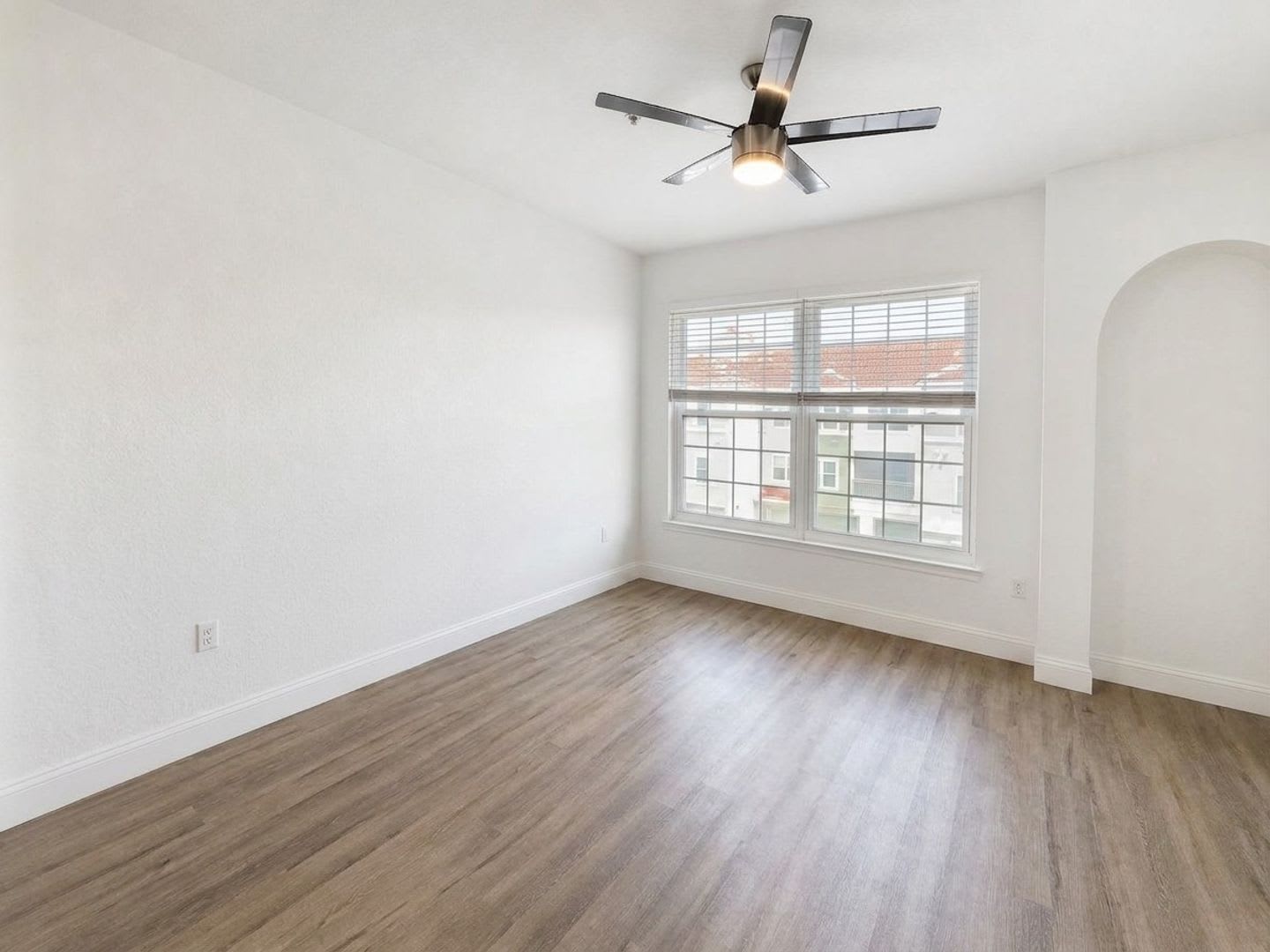 3-bedroom + den, 2-bath condo at The Tides at Pelican Landing – photo 4