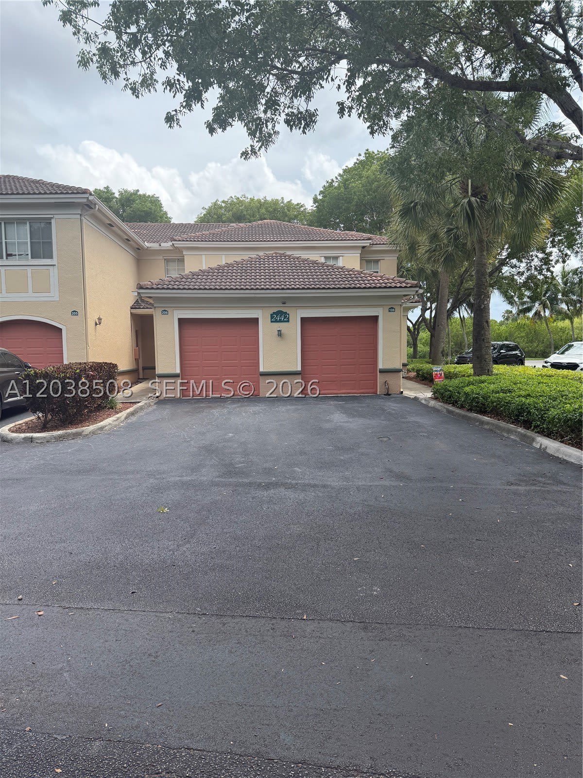 2442 Centergate Dr – photo 4
