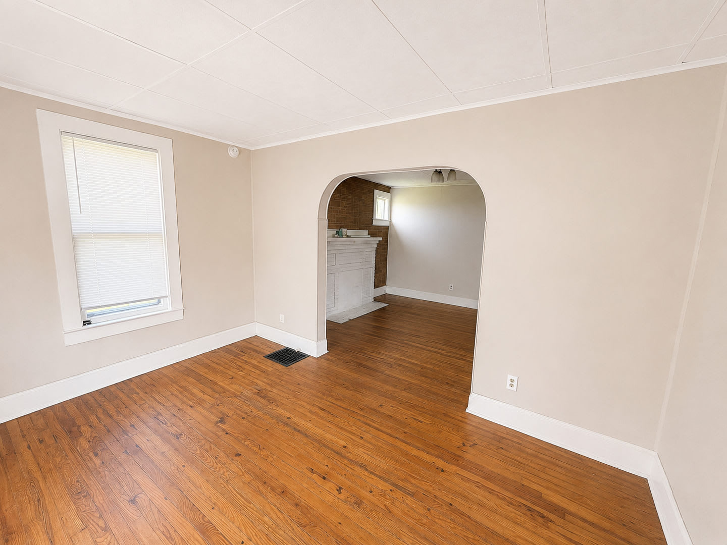 17 Poplar Ave 4-bedroom 1-Bathroom Home in Newark Oh – photo 2