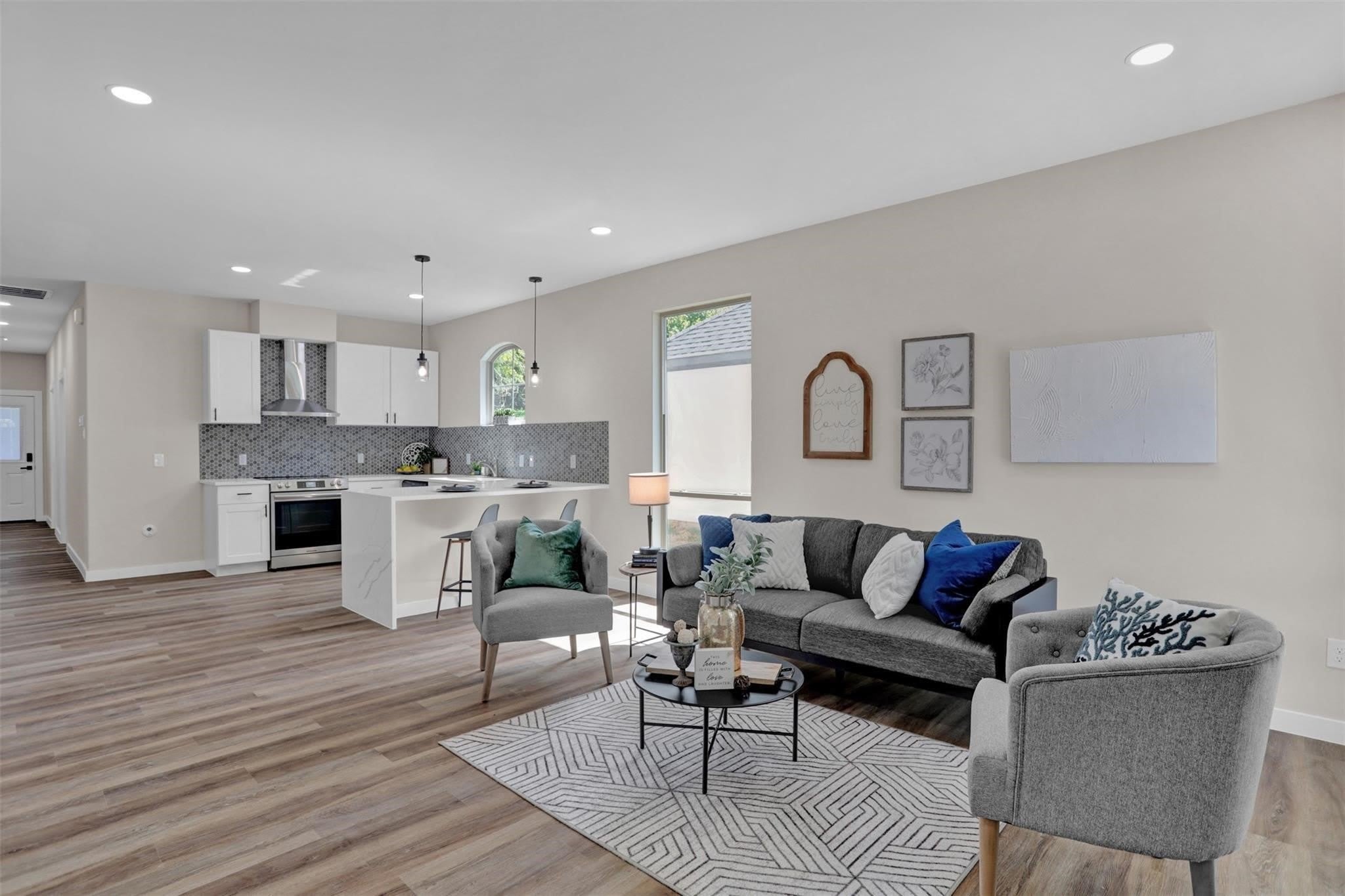 705 E Hanna Street – photo 1