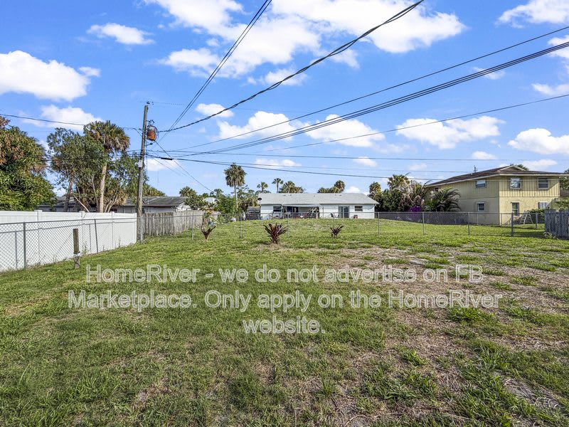 2920 SE Amherst St – photo 2