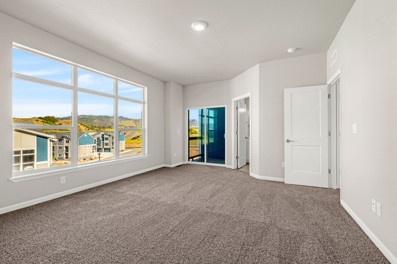 Luxury Townhome with Stunning Mountain Views – photo 4