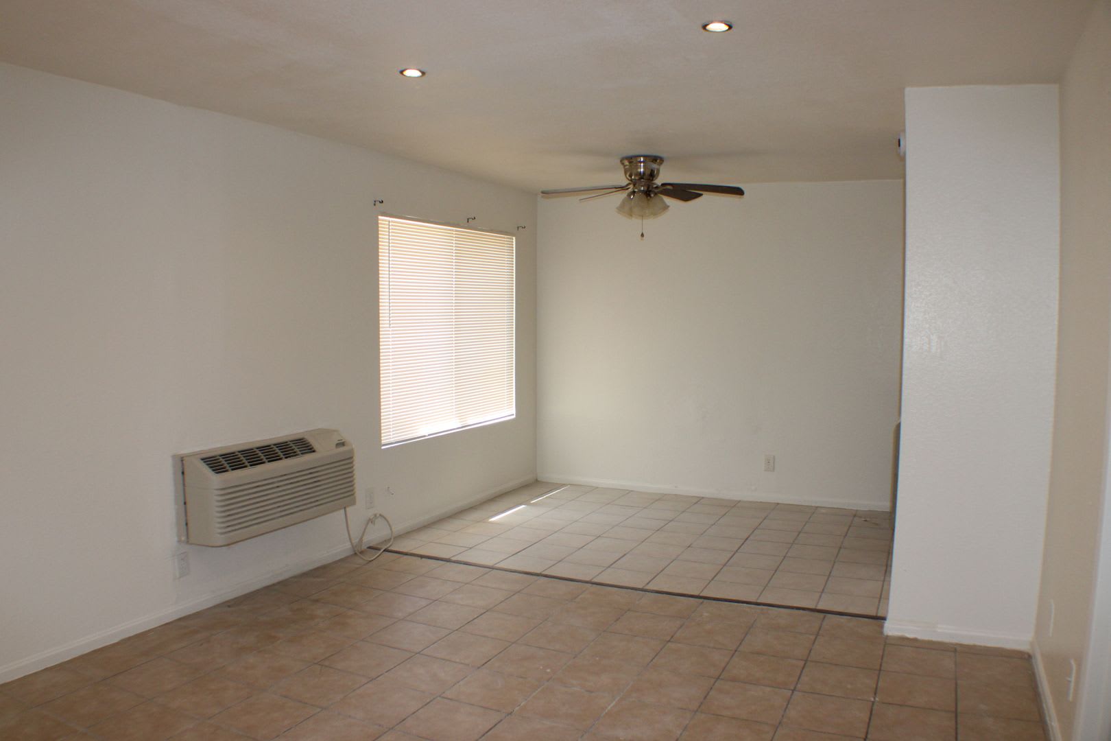 Charming 2 Bedroom 1 Bath In California City Ca – photo 3