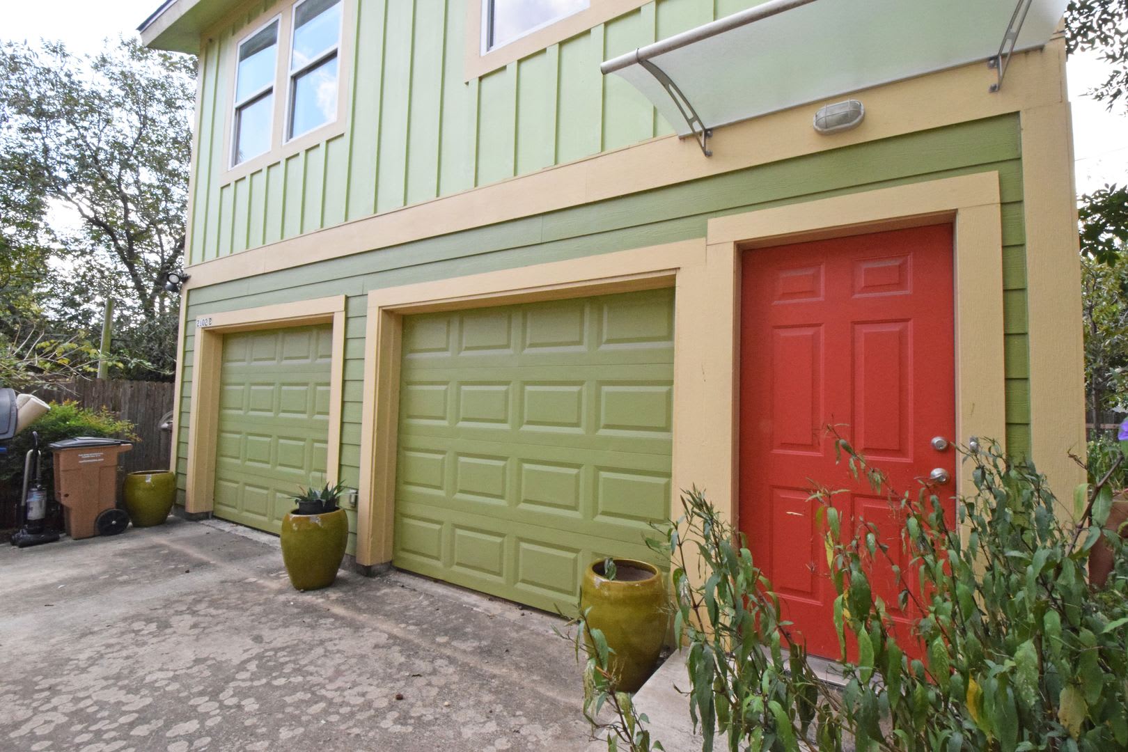 Mueller Garage Apt 1600 – photo 2