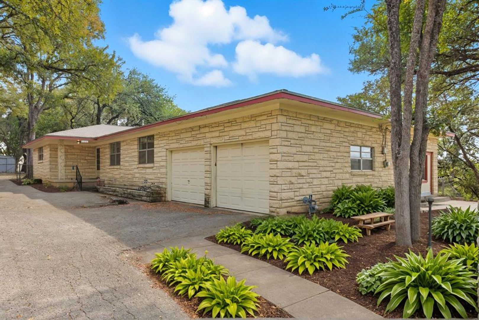 3 bed / 2 bath – photo 3