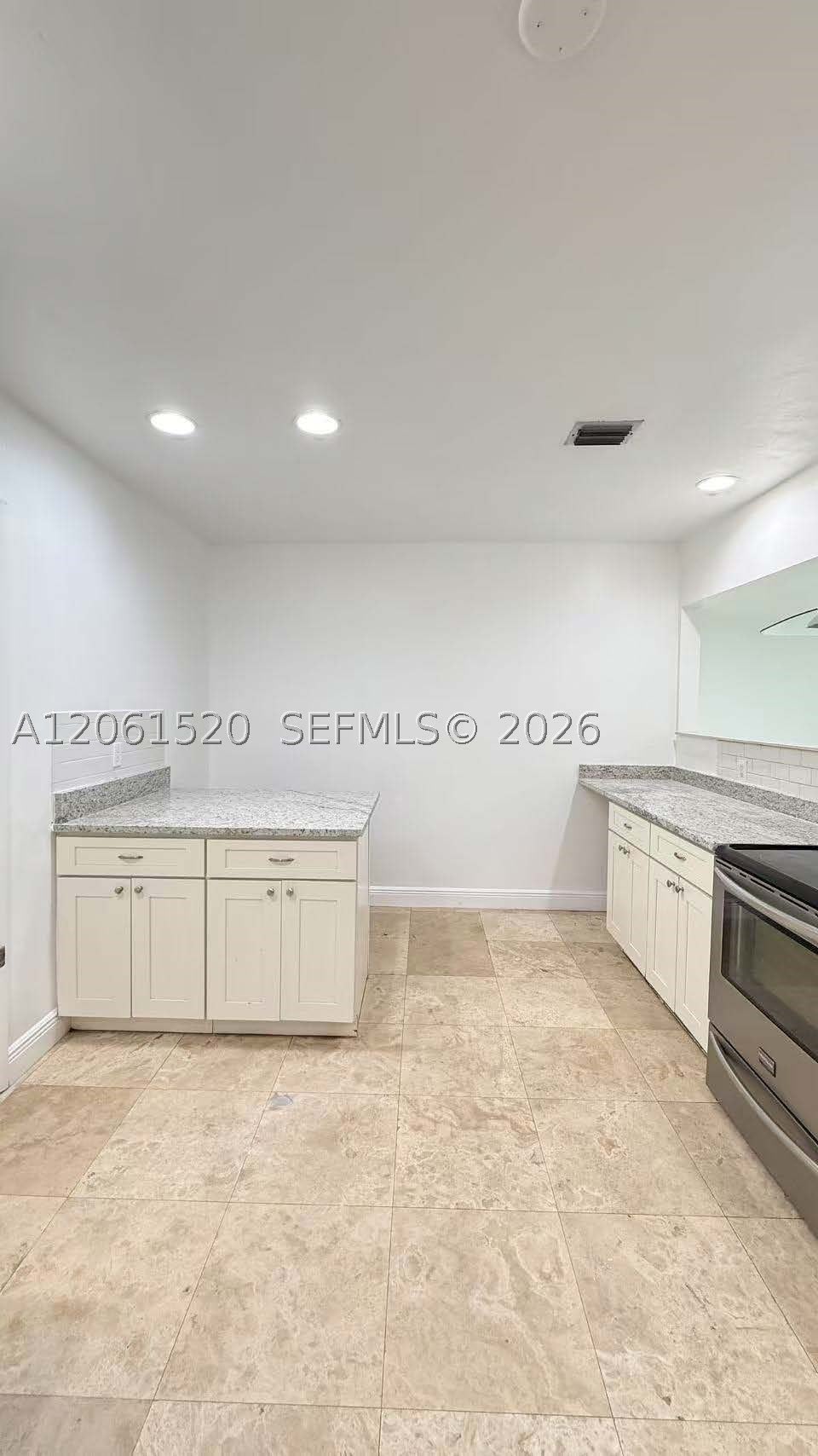 637 SW 1st St – photo 3