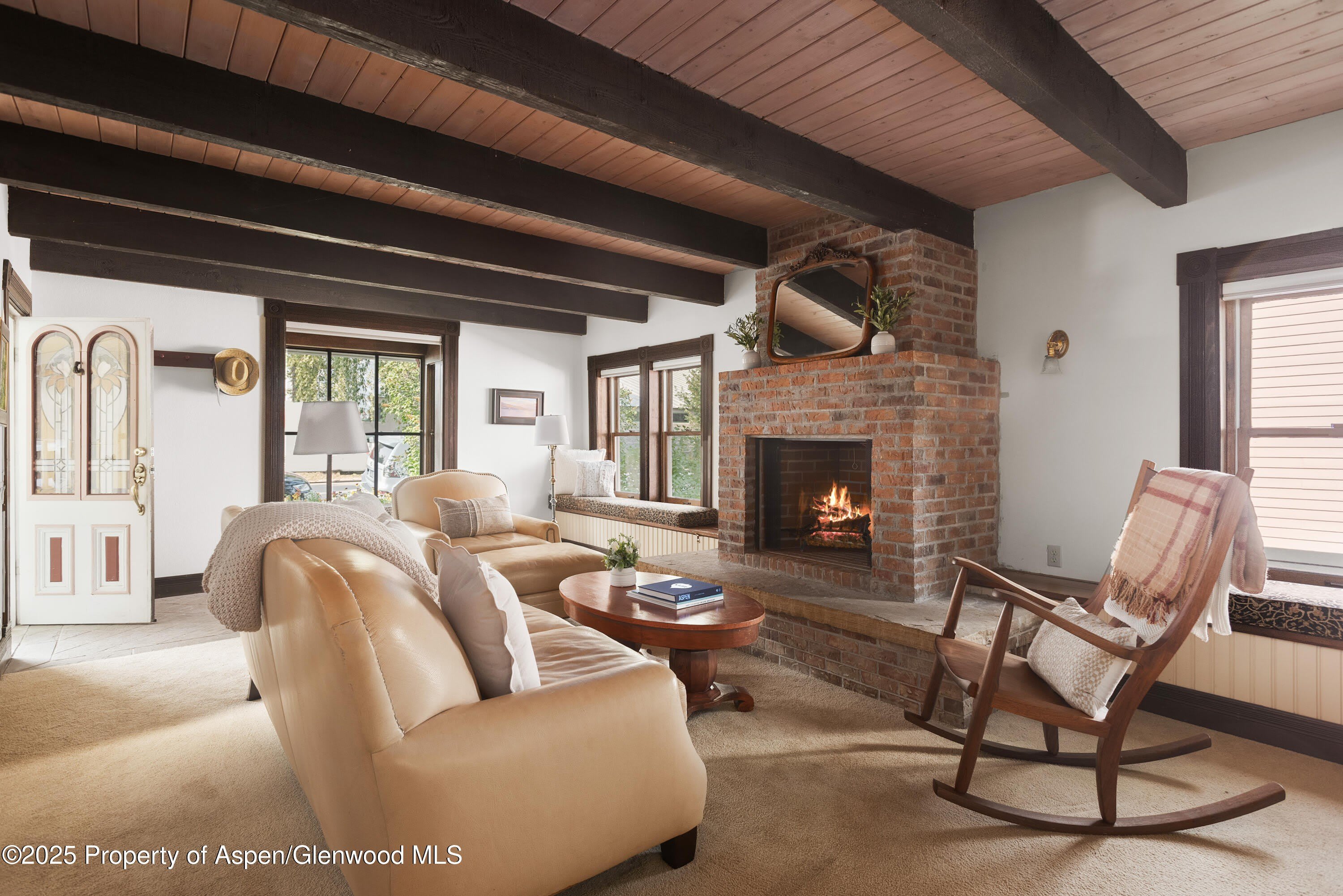 214 W Hyman Avenue – photo 3
