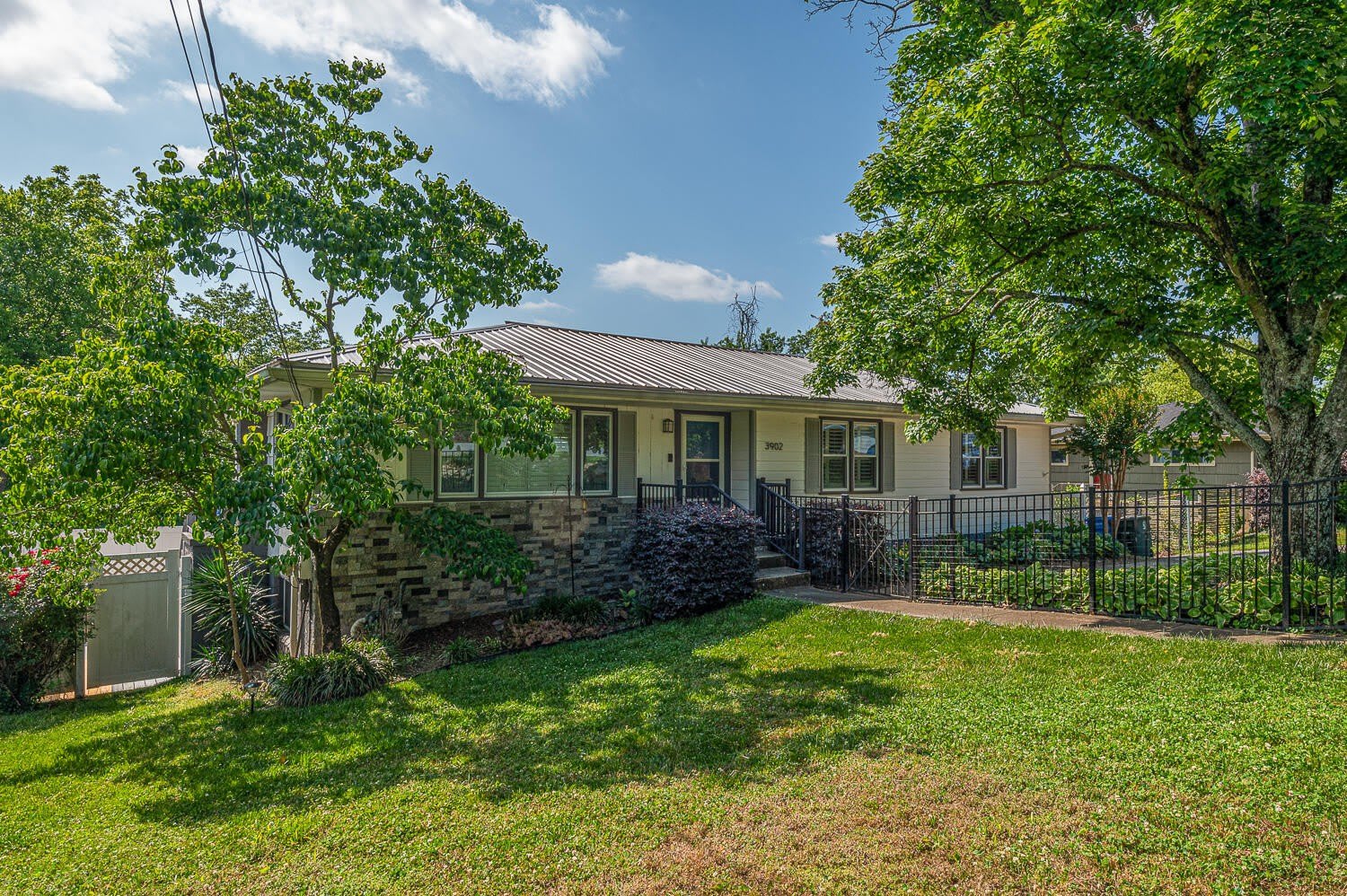 3902 Laird Lane – photo 1