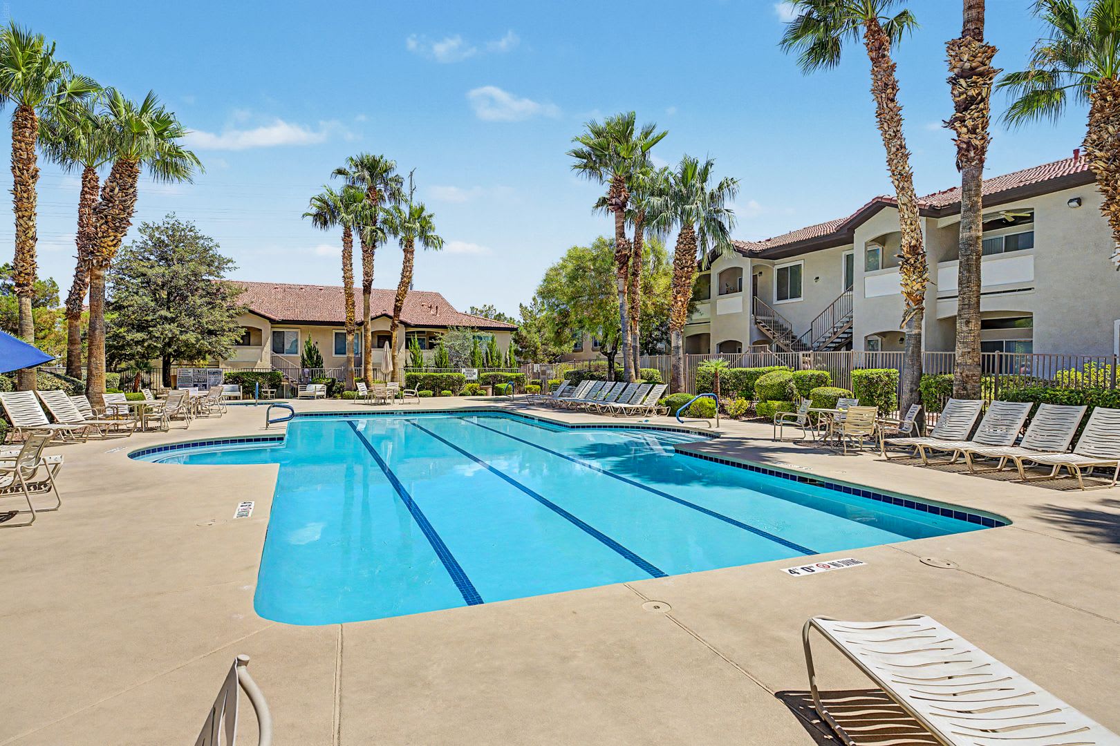 N.W. GATED COZY CONDO W/ COMMUNITY POOL AND SPA – photo 3