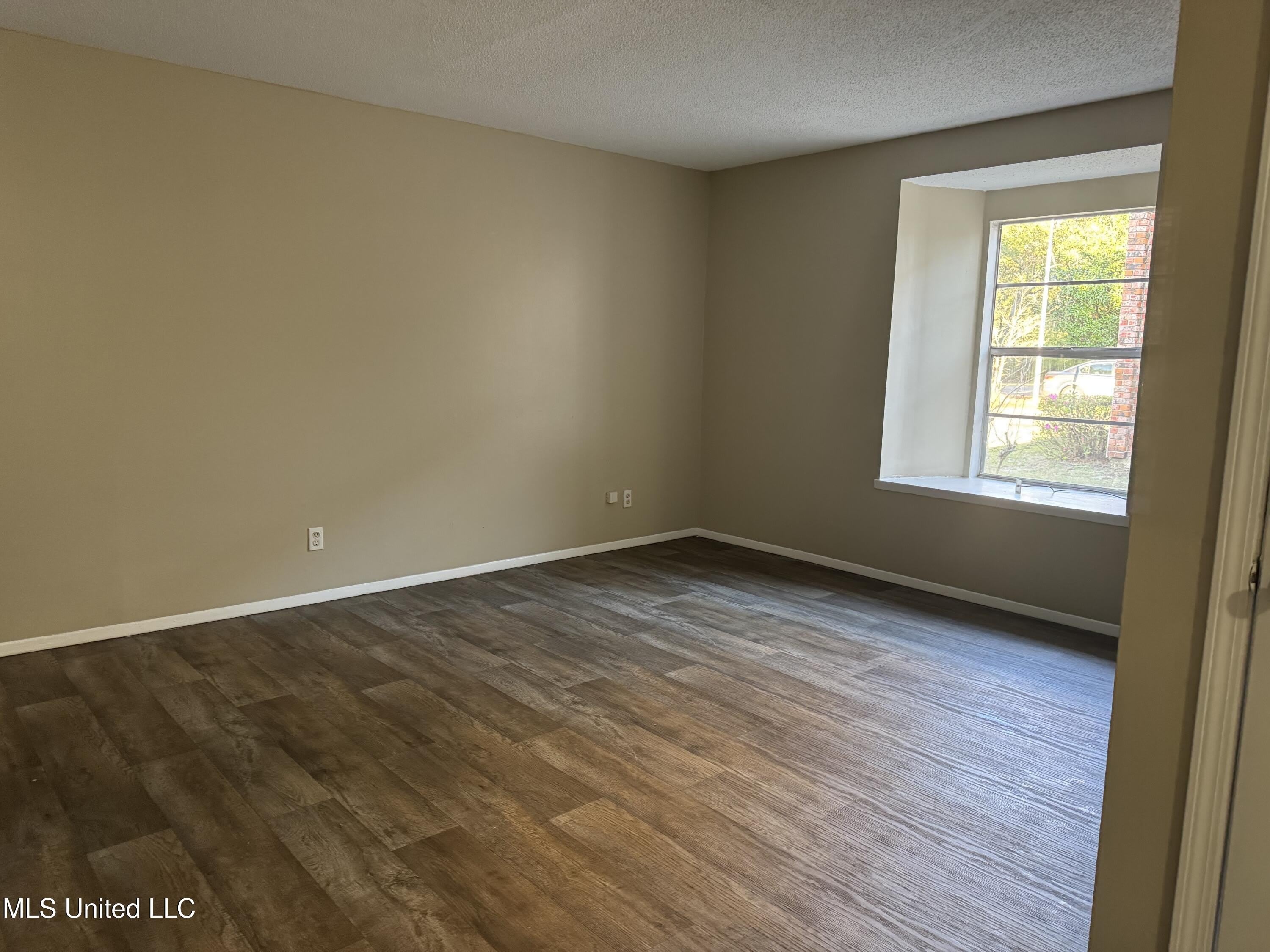 2804 Dubarry Drive – photo 3