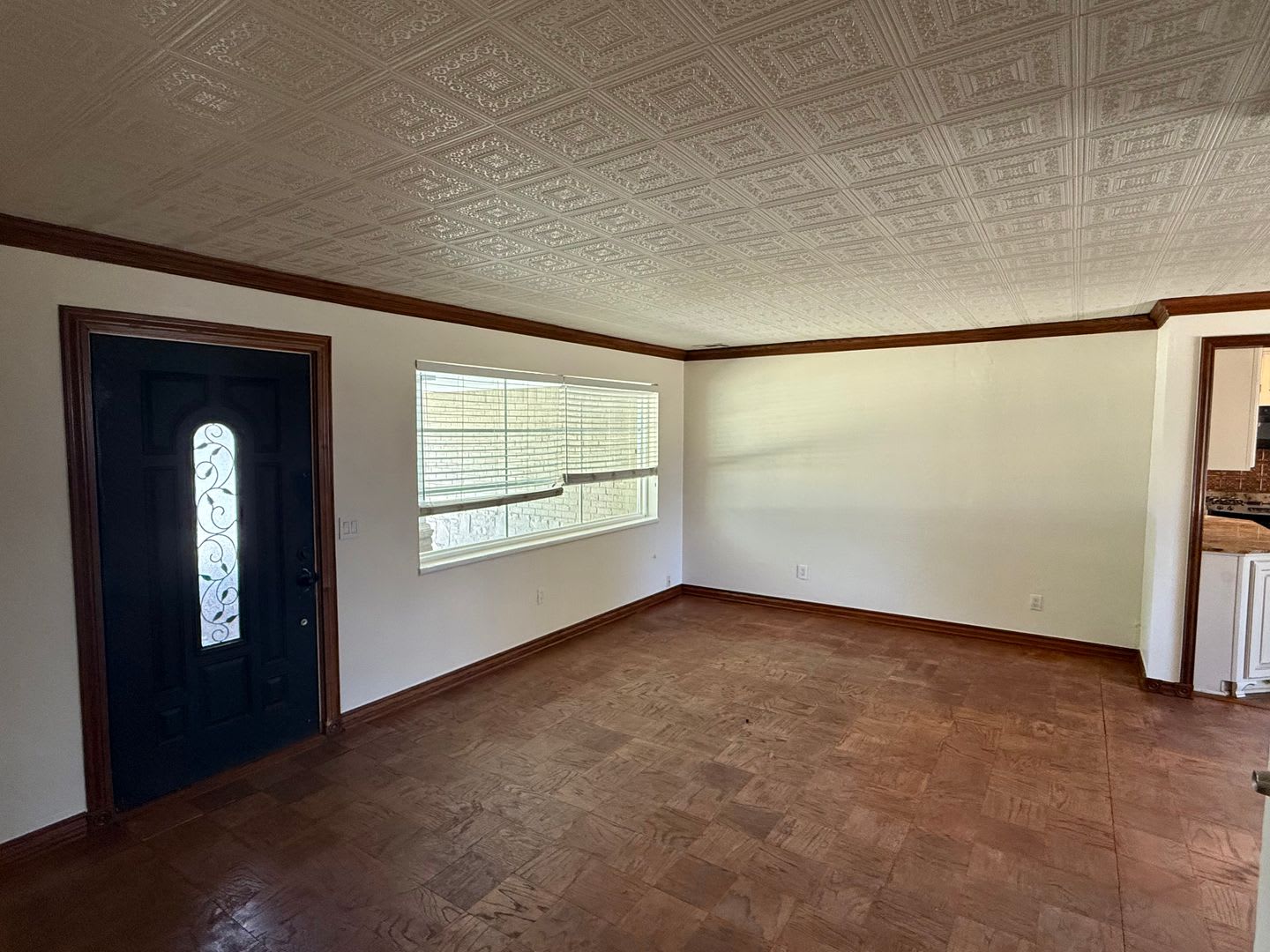 Gorgeous 3 Bed 1 Bath in The Village – photo 2