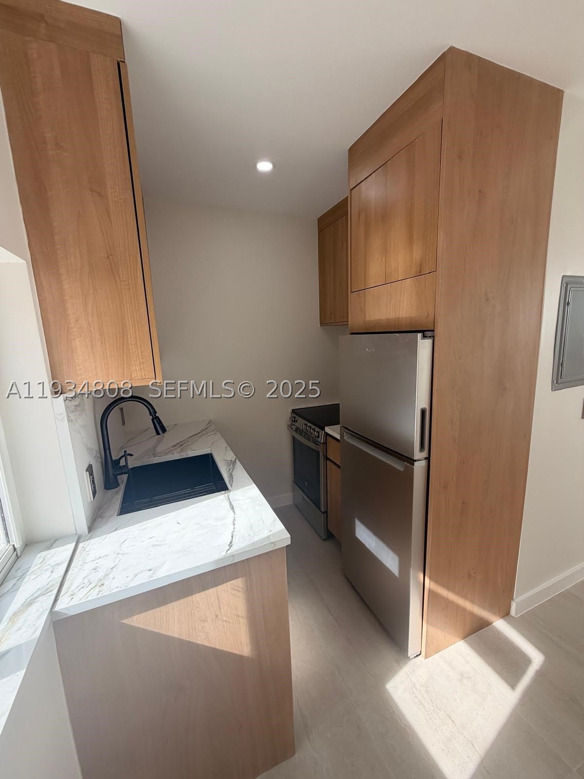 2436 SW 7th St – photo 1