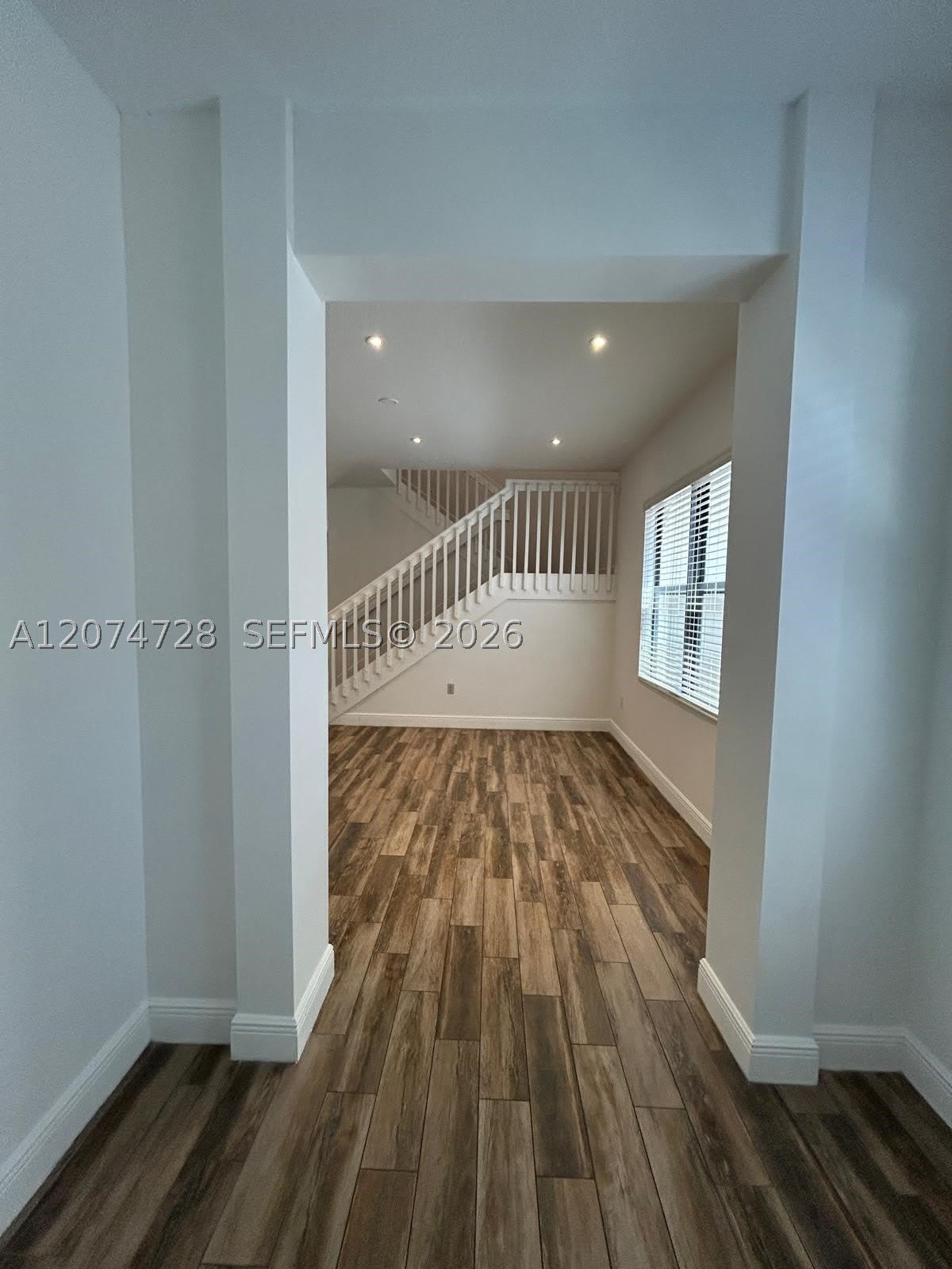 731 NE 193rd St – photo 3