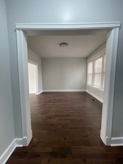 916 W 68th Street – photo 3