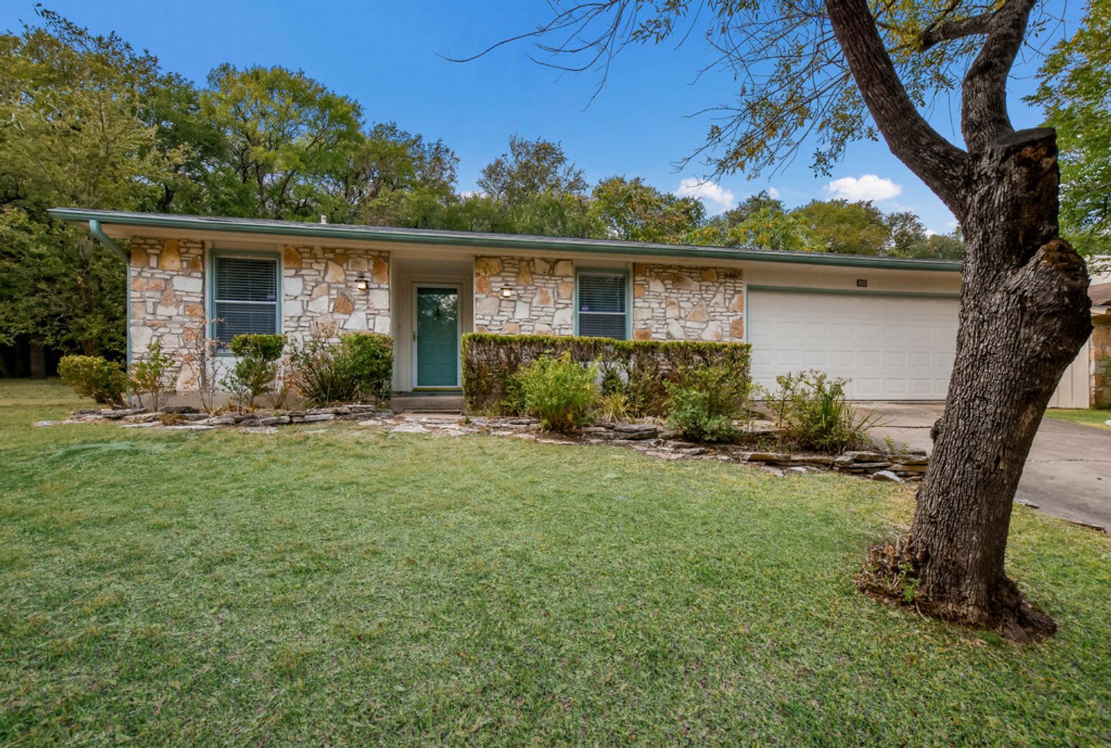 North Austin Gem With Wooded Backyard Two Car Garage – photo 3