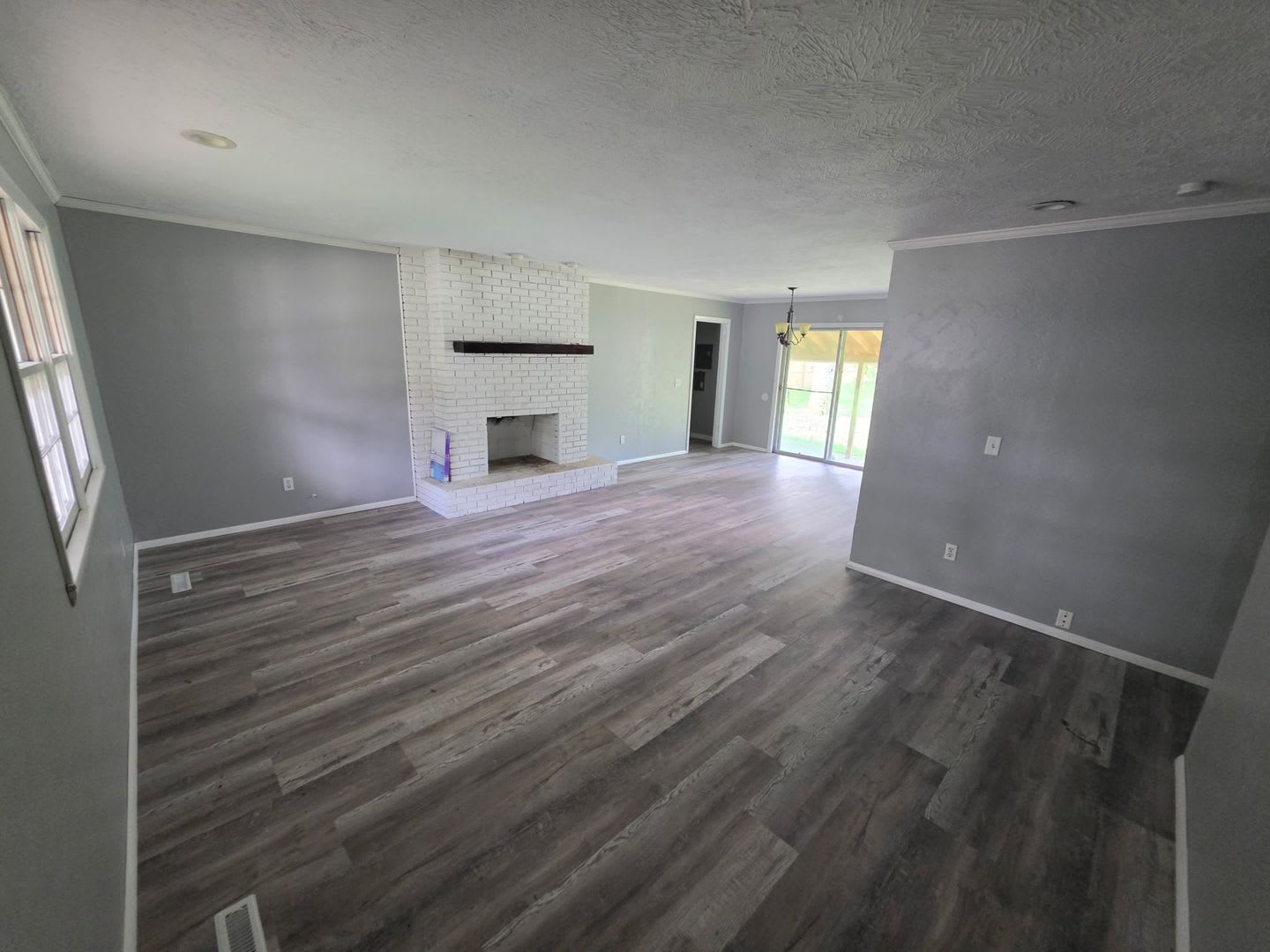 3 Bedroom 1 5 Bathroom House 2 Car Garage – photo 2