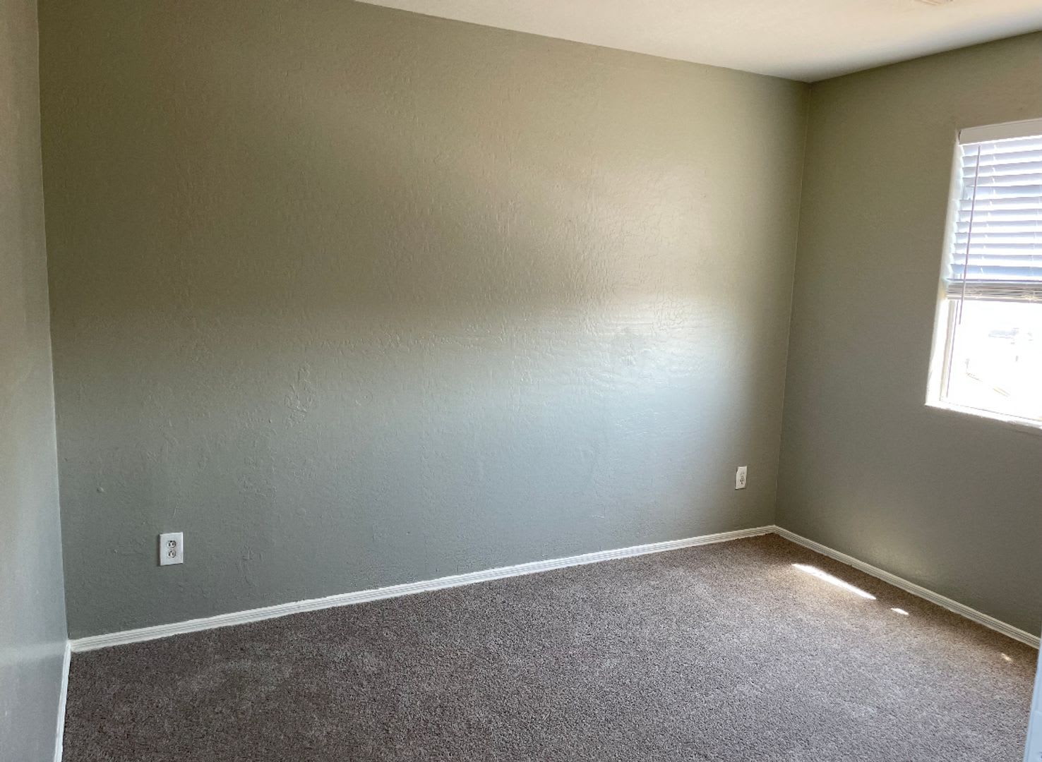 FREE RENT INTERESTED 3BR 1 BATH SINGLE FAMILY HOME BACK UNIT – photo 4