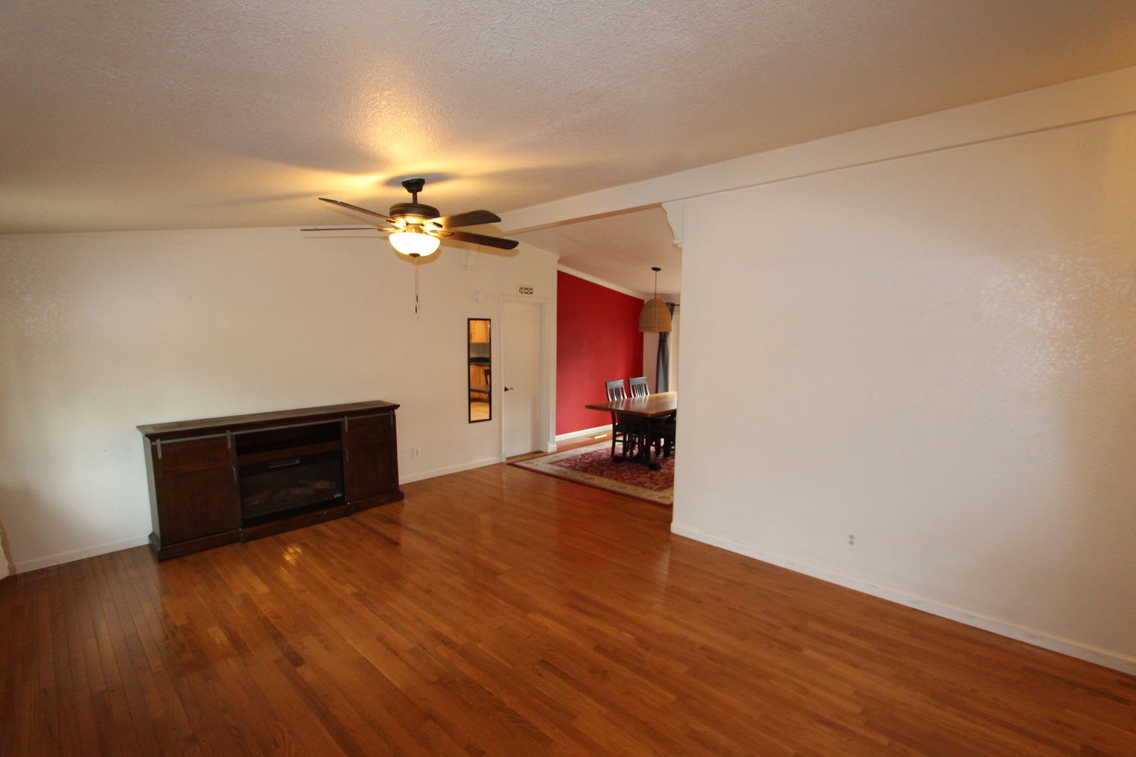 300 Move In Special Single Story 3 Bedroom Home With Fenced Backyard – photo 4