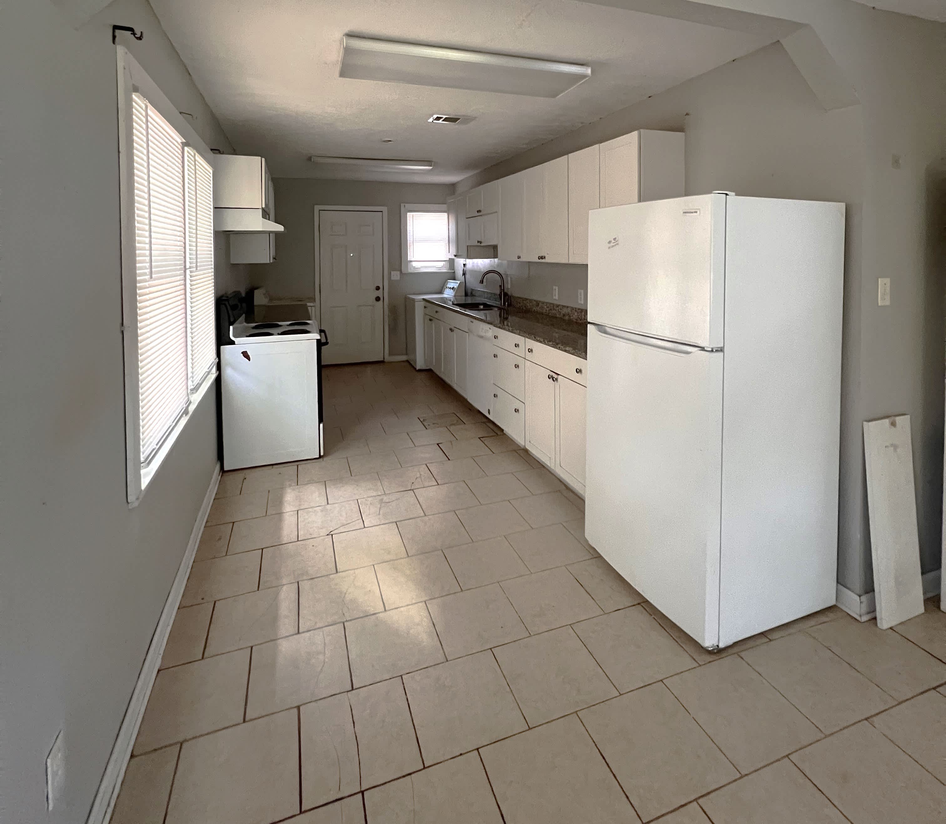 1112 Westwood Dr – photo 5