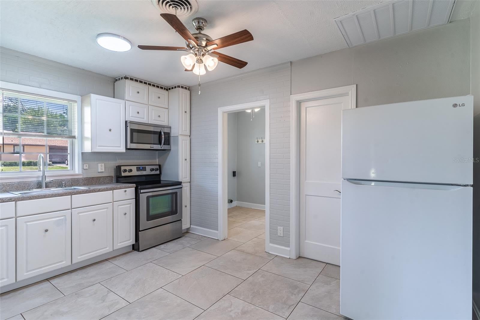 916 Cohassett Avenue – photo 2
