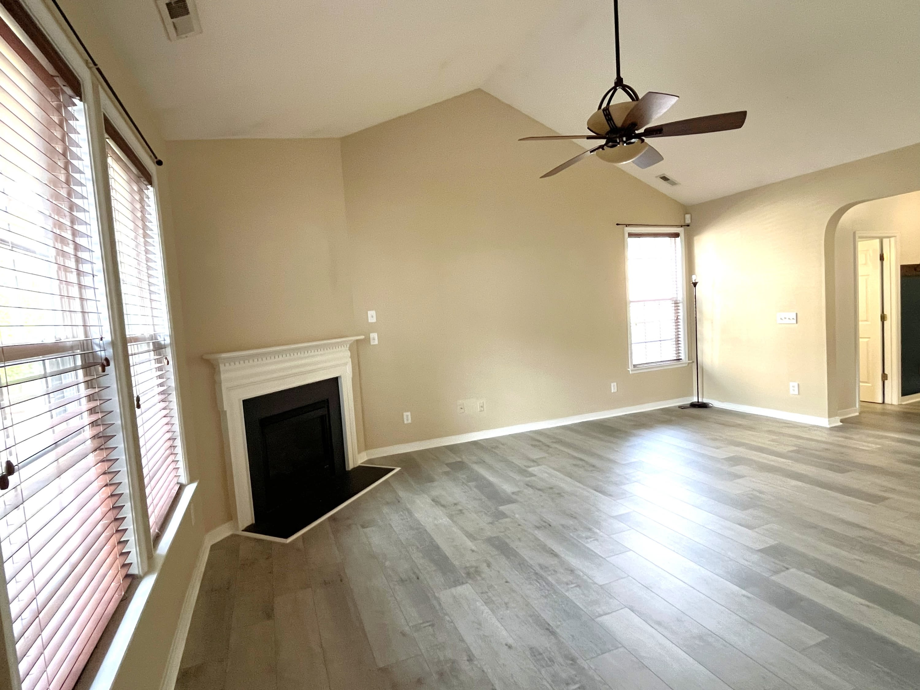 410 Queensbury Lane – photo 4