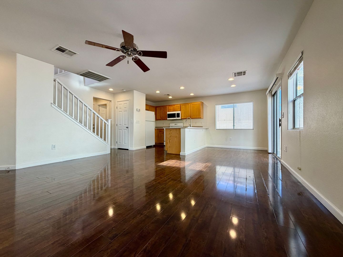 Beautiful Northwest 3 Bedroom Home with Wood Laminate Flooring – No Carpet! – photo 4