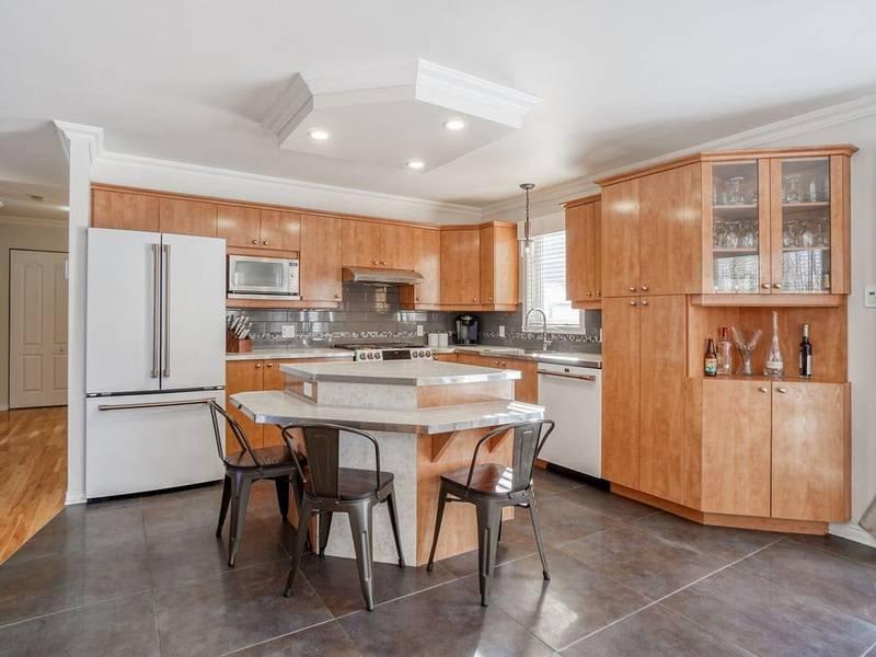 11520 Huebner Rd. – photo 2
