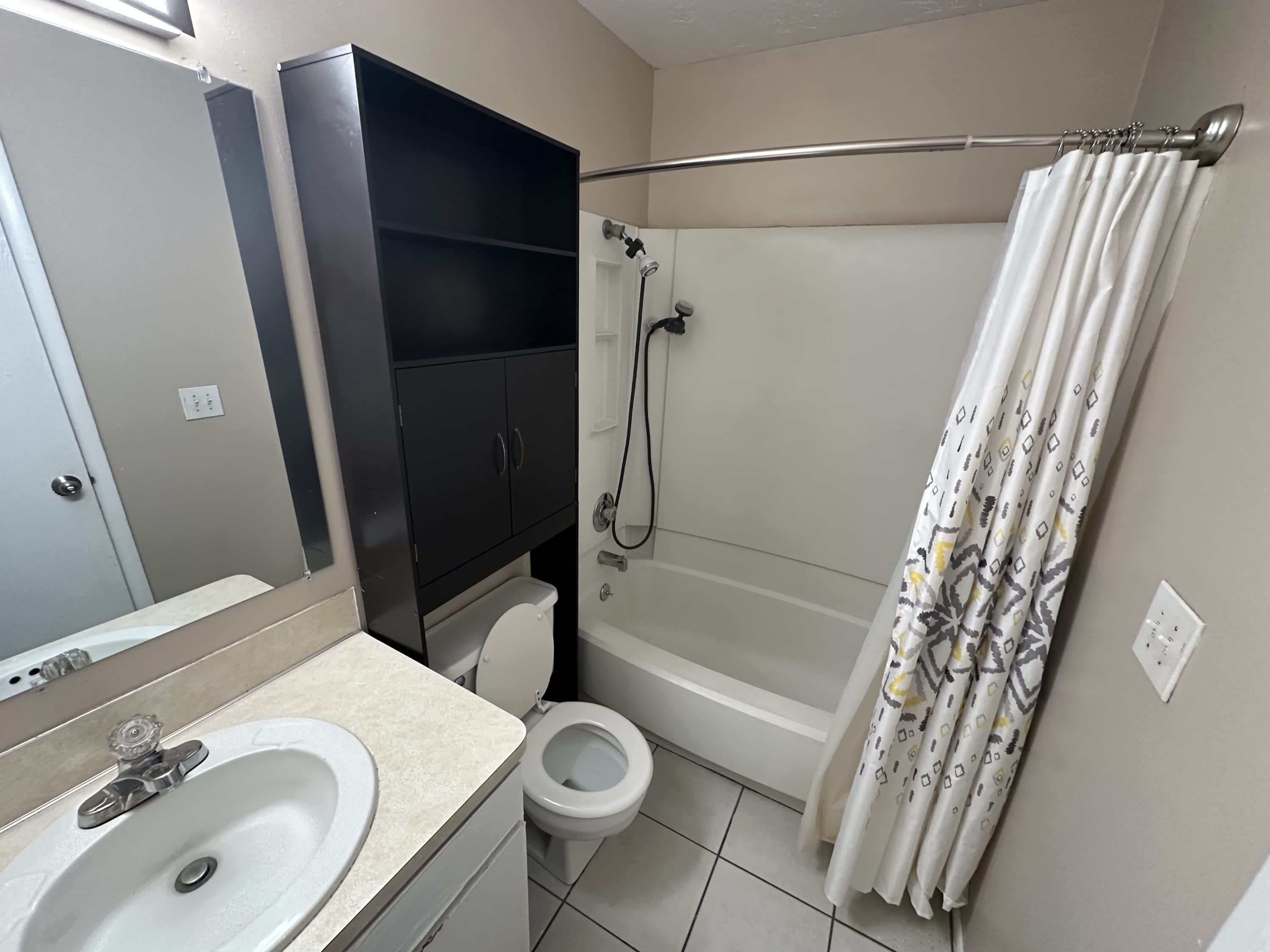 460 Elm St. – photo 5