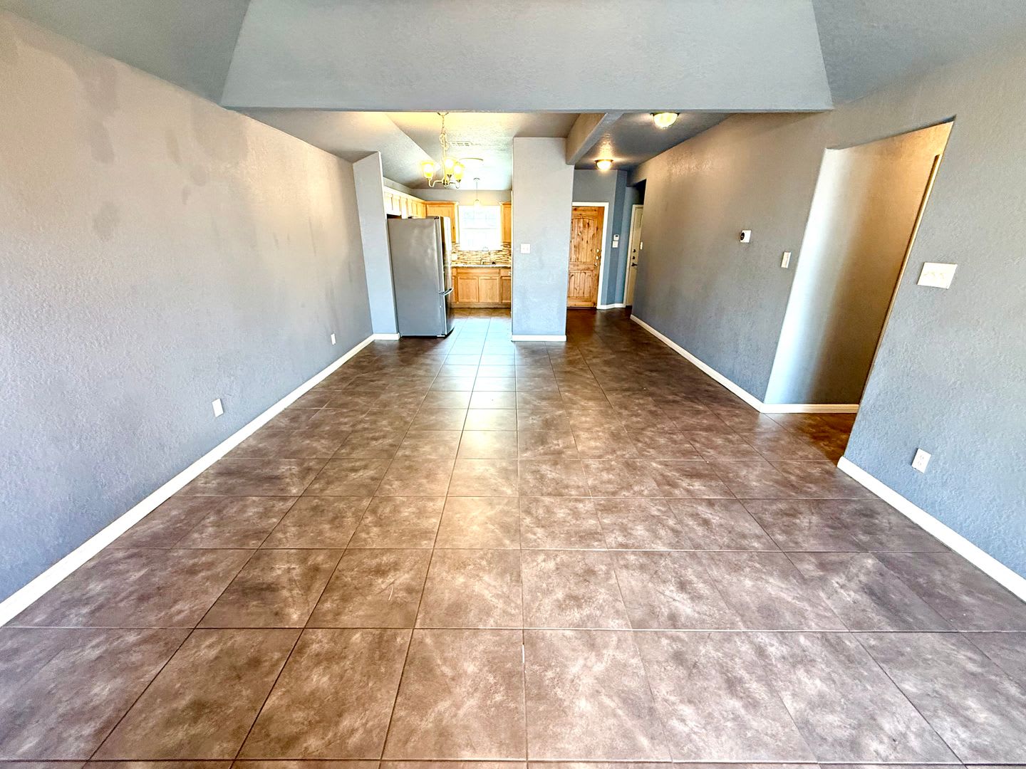 **MOVE-IN SPECIAL** Charming 3-Bedroom Home with Fireplace, Garage & Covered Patio! – photo 5