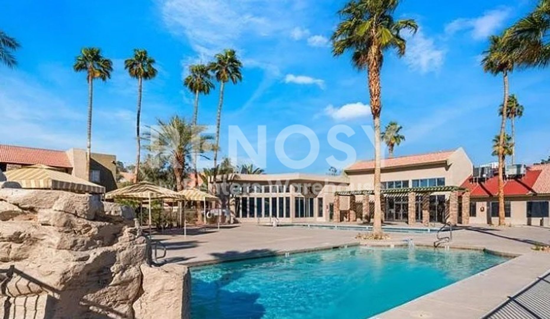 Avail Immediately: Beautiful 2 Bedroom 1 Bathroom condo Freshly Painted, New Carpet – photo 4