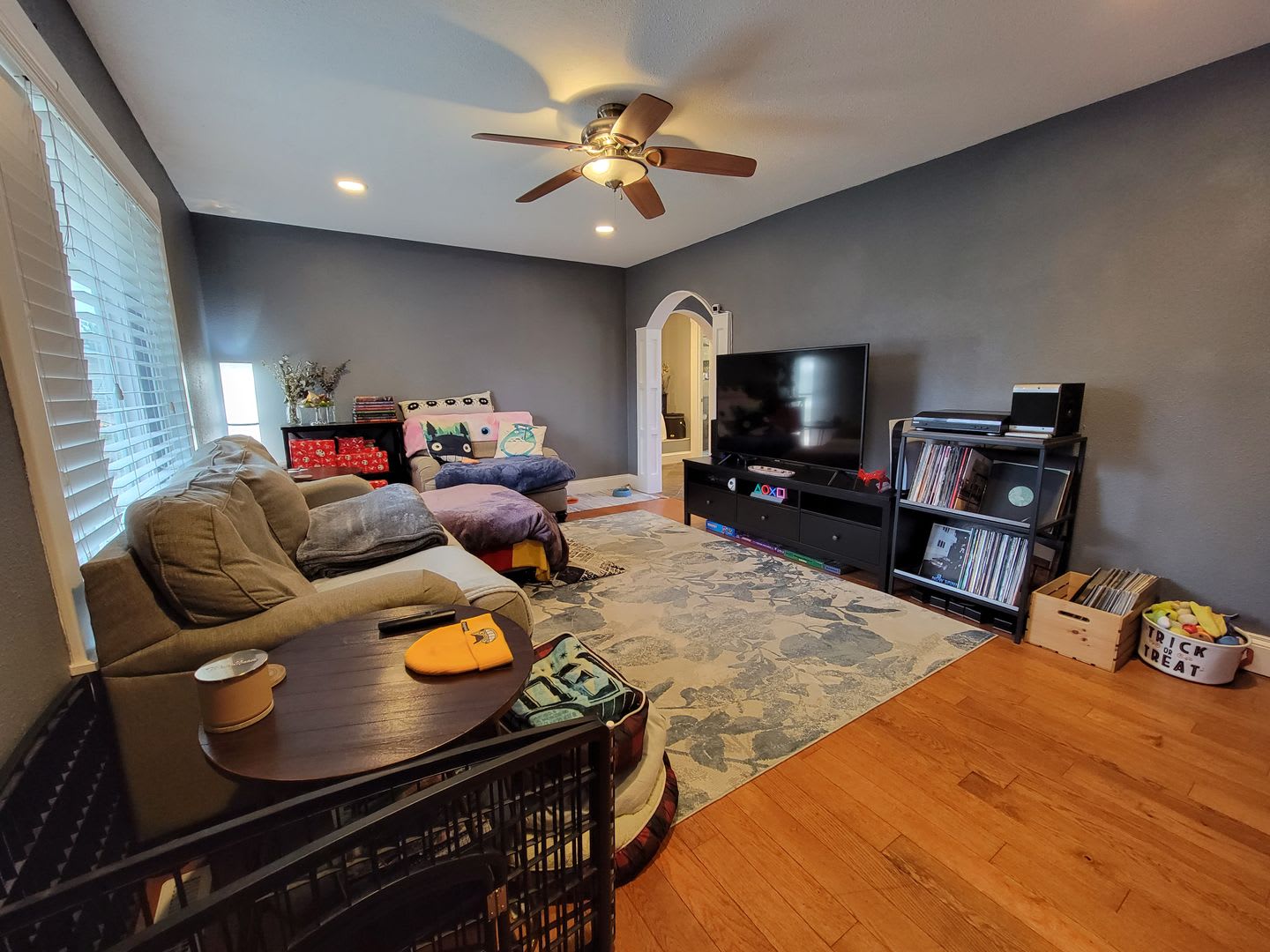 Charming 4 bedrom, 2 bathroom home with extensive high-end renovations – photo 3