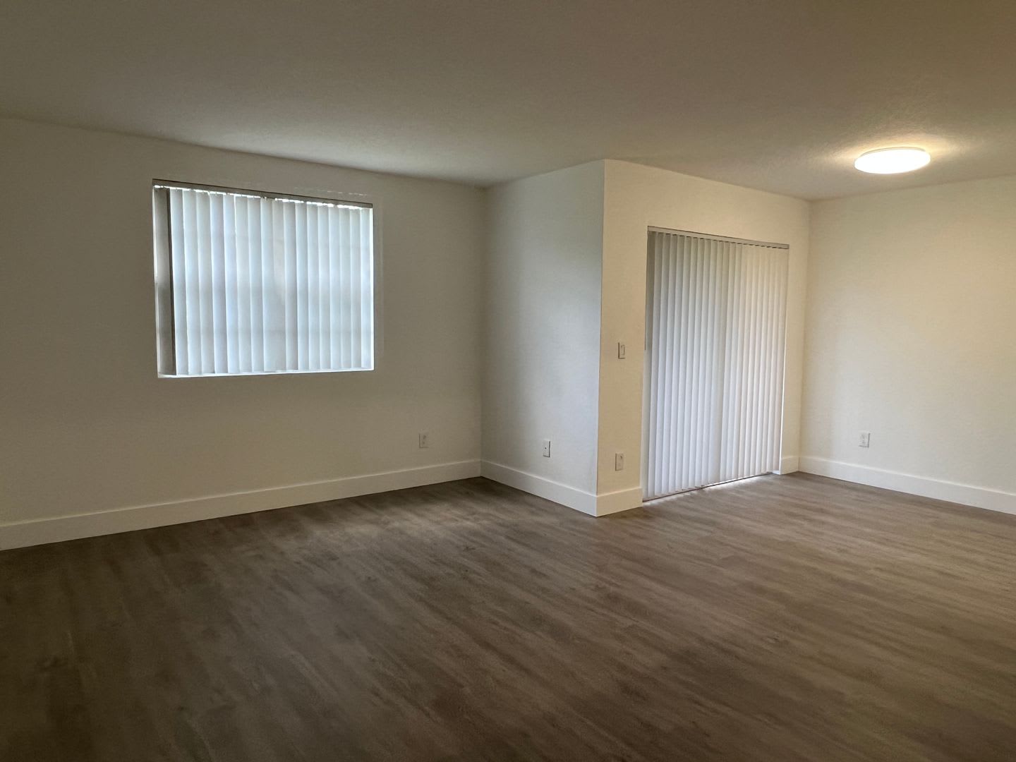 Beautiful Apartment in Gated Community FULL SIZE washer/dryer – photo 4