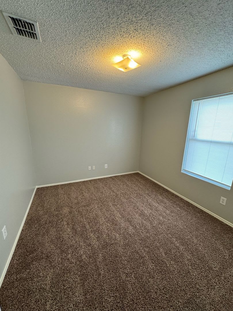 SpacIous Terrell Home! Move in ready – photo 1