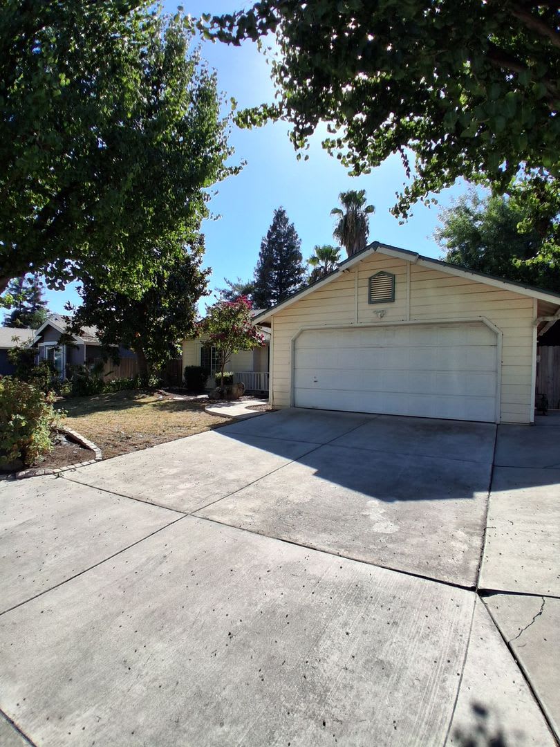 Well Maintained 3-bedroom, 2-bath Home in Fresno, CA! – photo 3