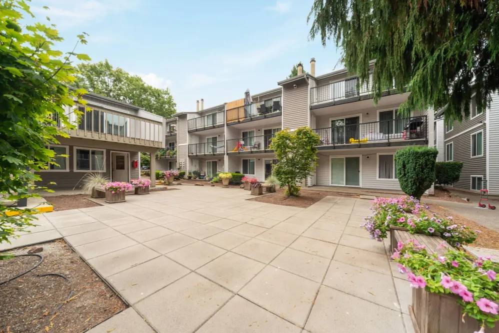 Solana Apartments – photo 2