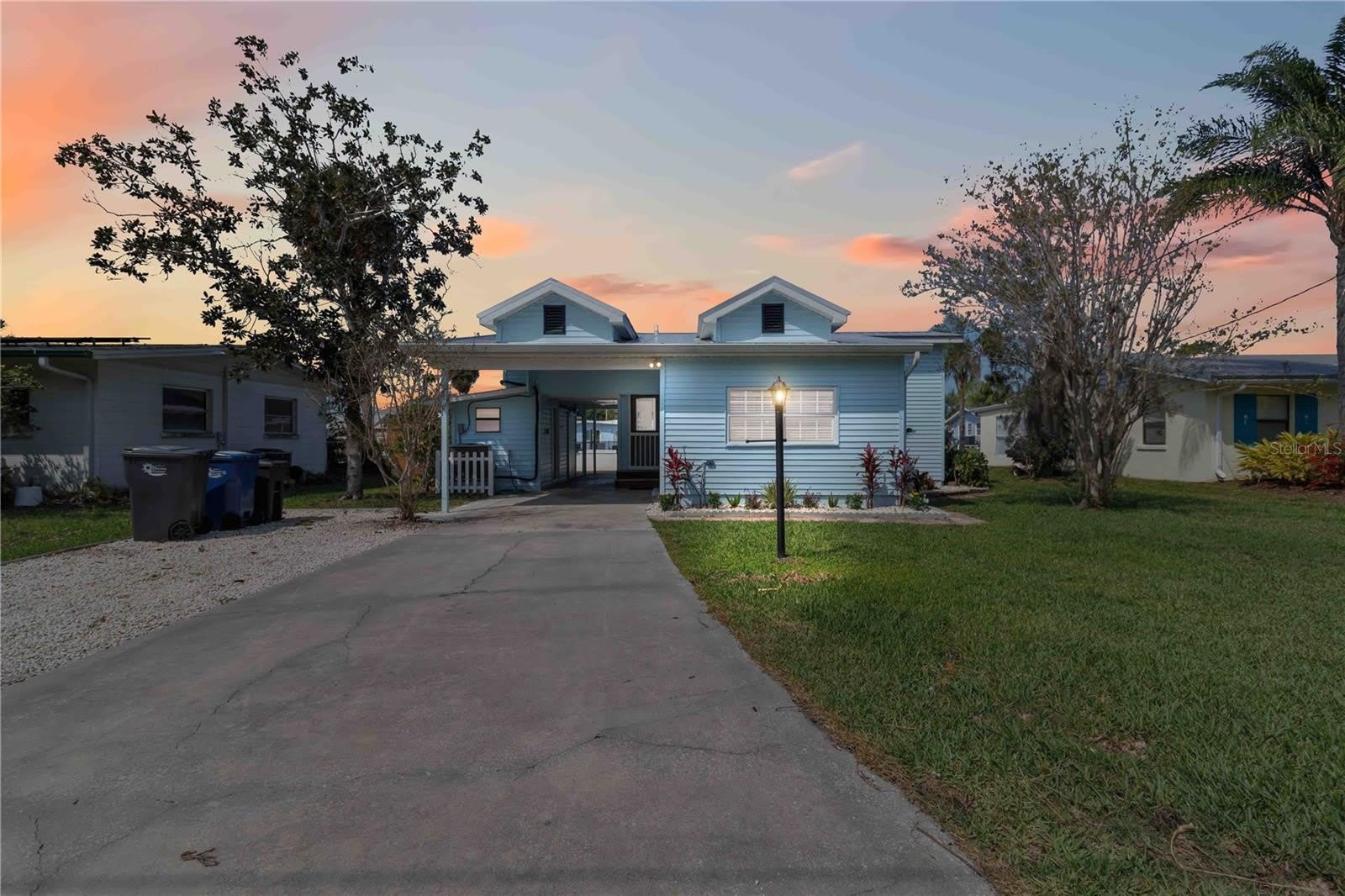 607 MANATEE Avenue – photo 1