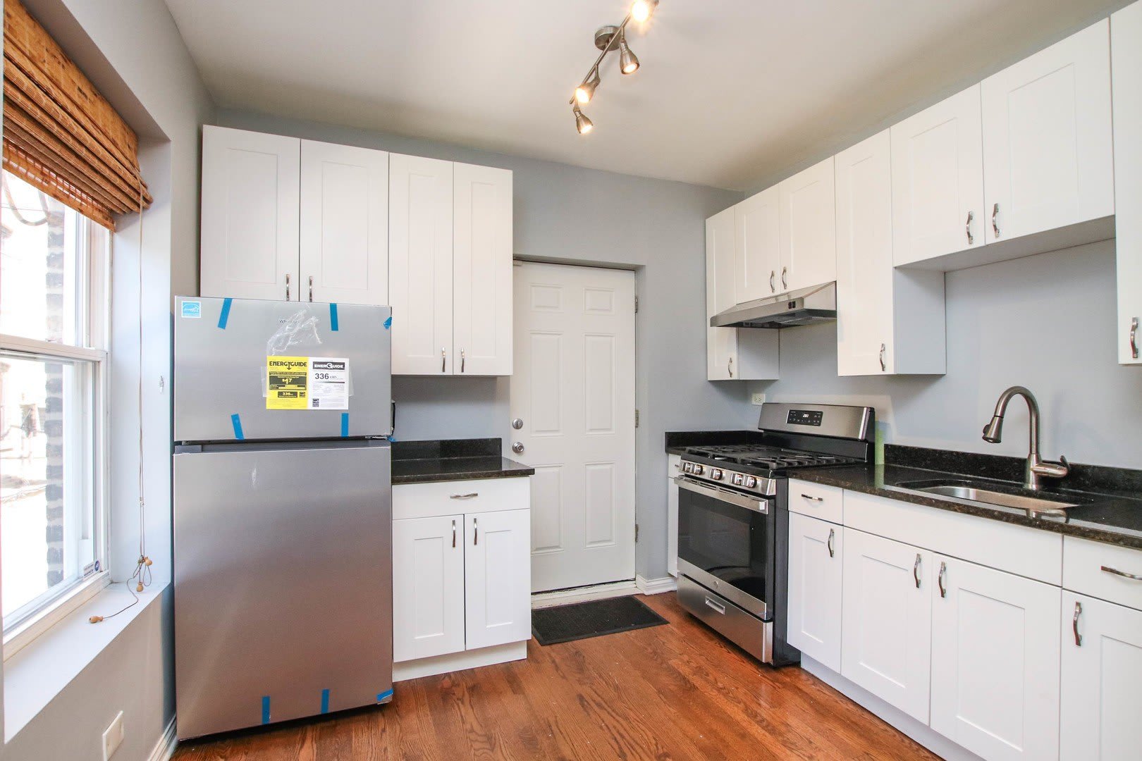1626 W FARWELL Avenue – photo 2
