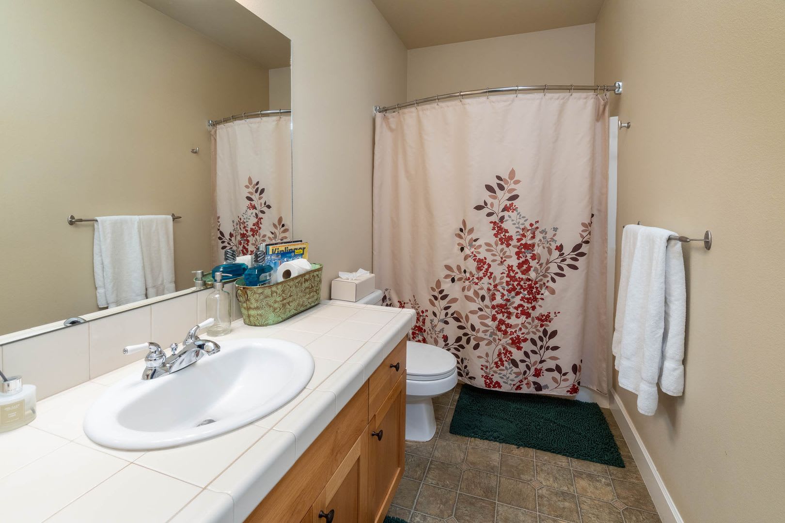 Incredible location for this 30-day minimum stay Redmond two-bedroom + high level office home. Located i – photo 5