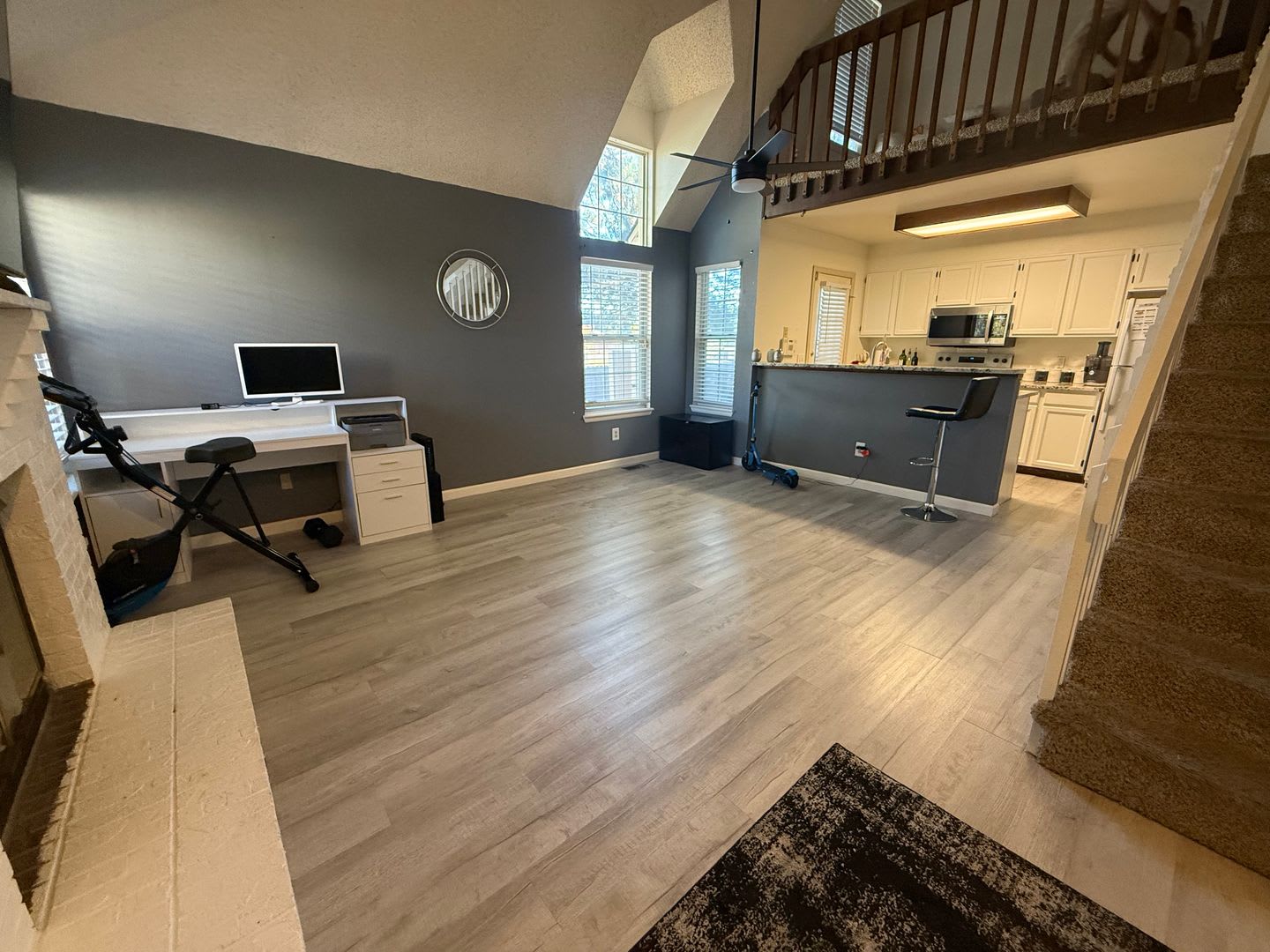 Charming 2-Bedroom Townhome with Vaulted Ceilings in Aurora – photo 4