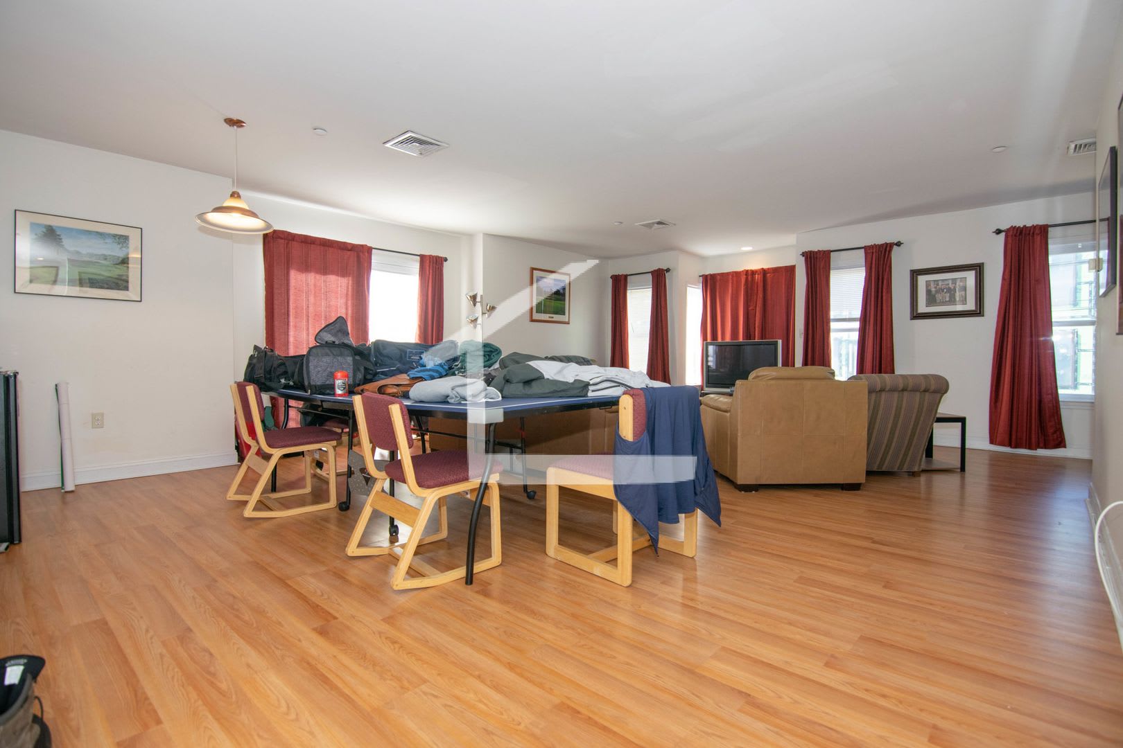 Charming 3 Bedroom-NO Broker Fee – photo 1