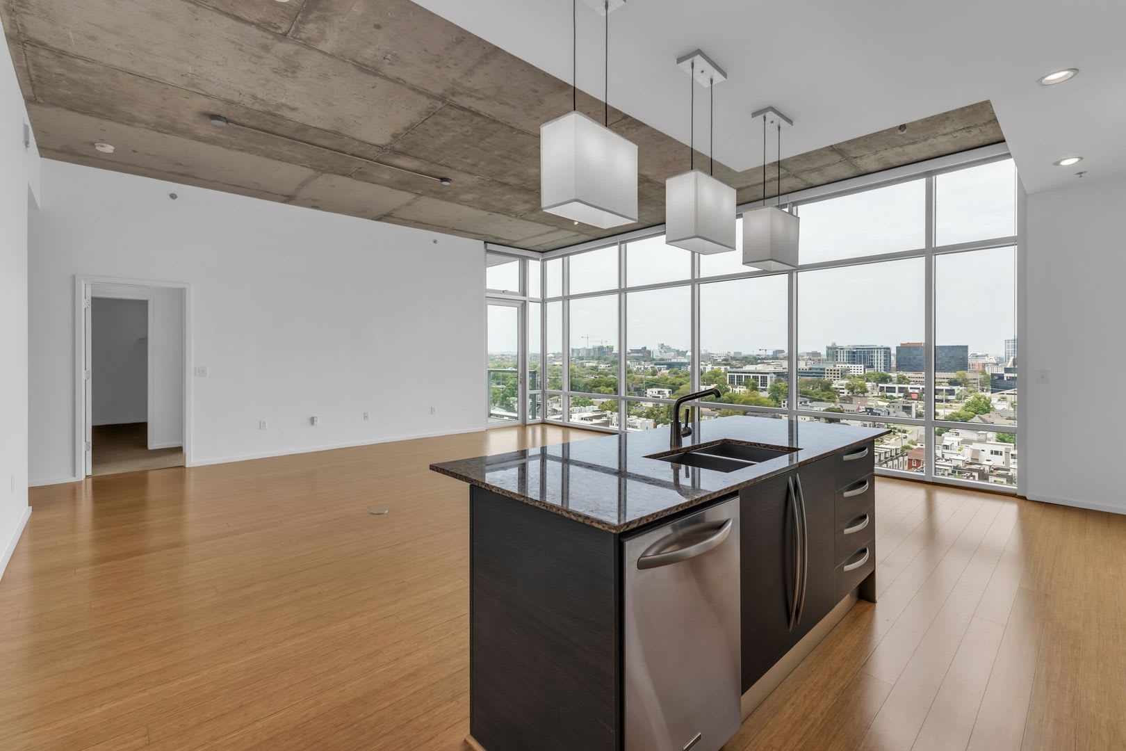 Large Three Bedroom Condo at Terrazzo In The Gulch – photo 2