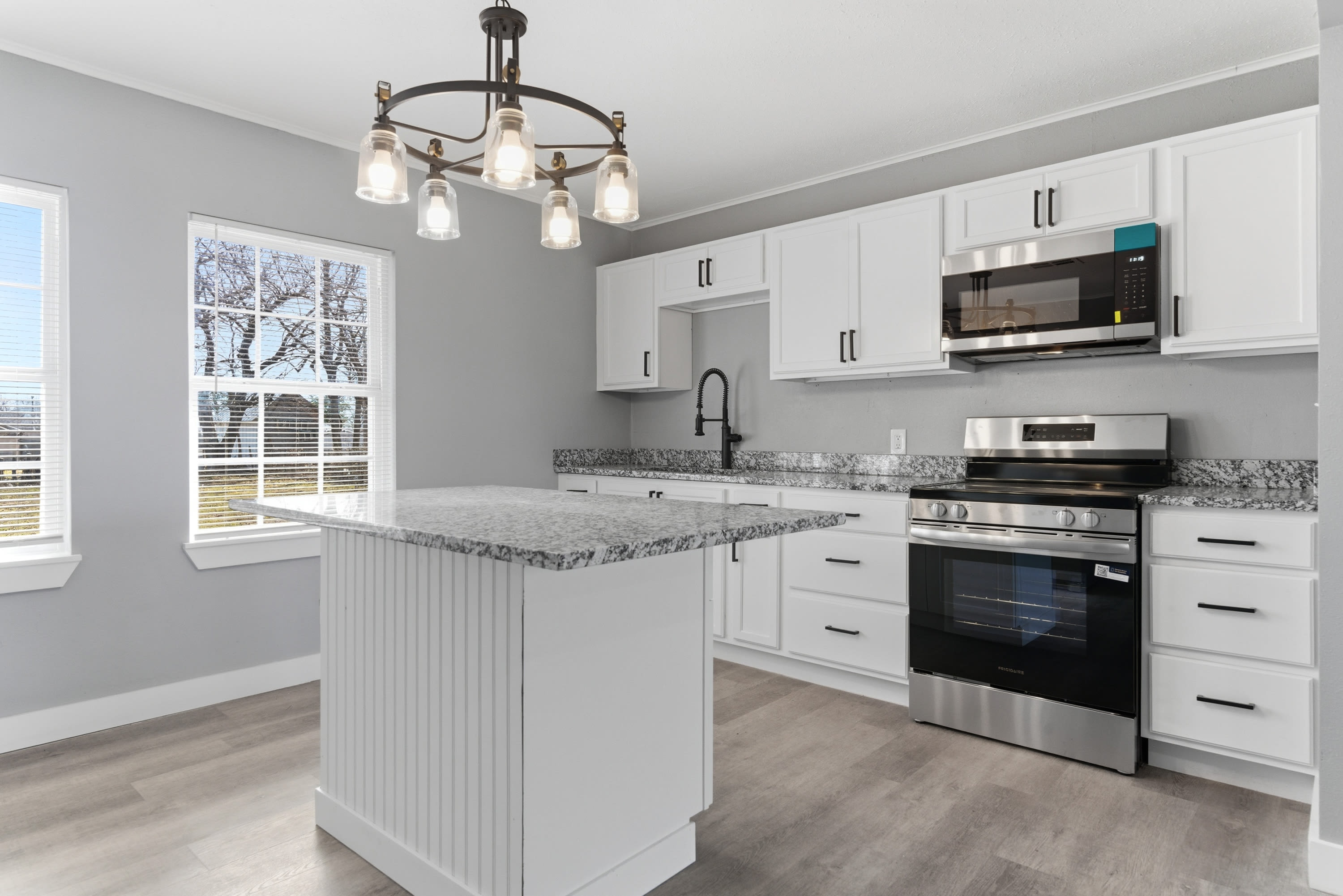1717 N Harvard Ave – photo 4