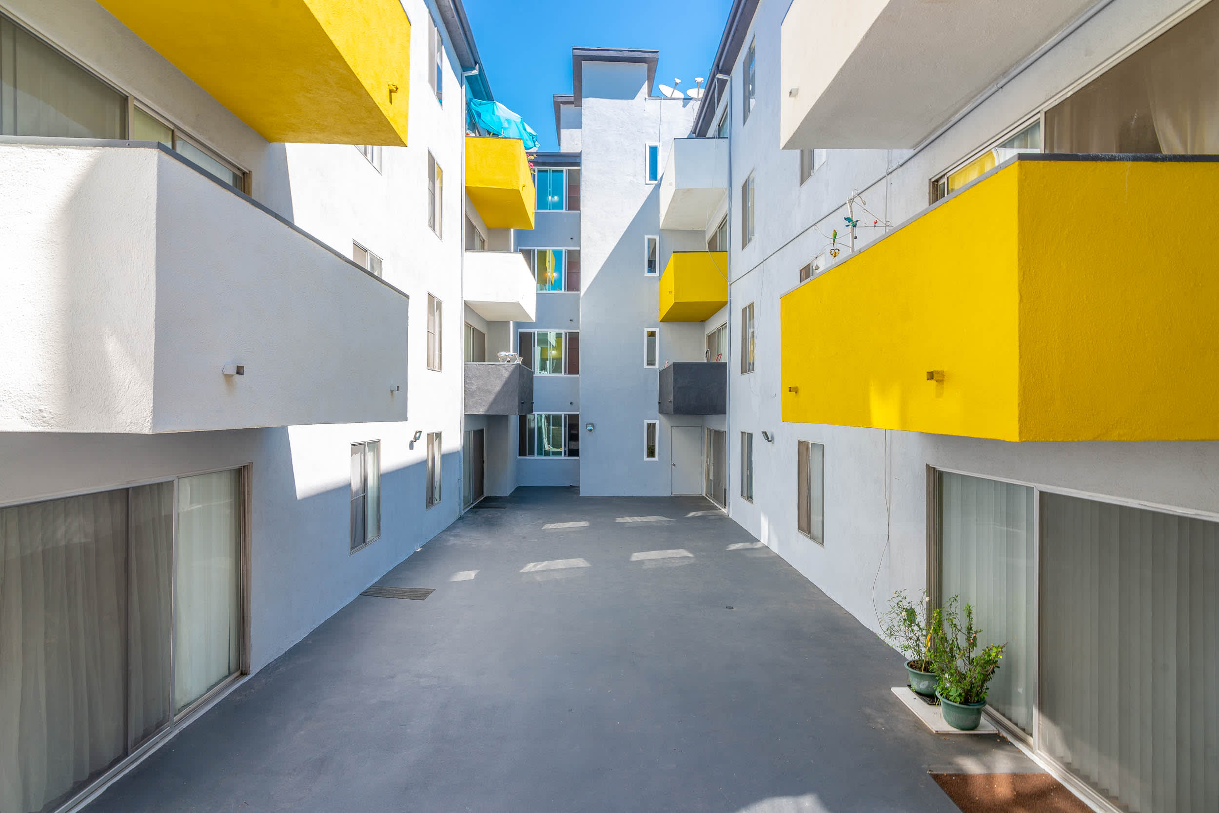 Oxford West Apartments – photo 3