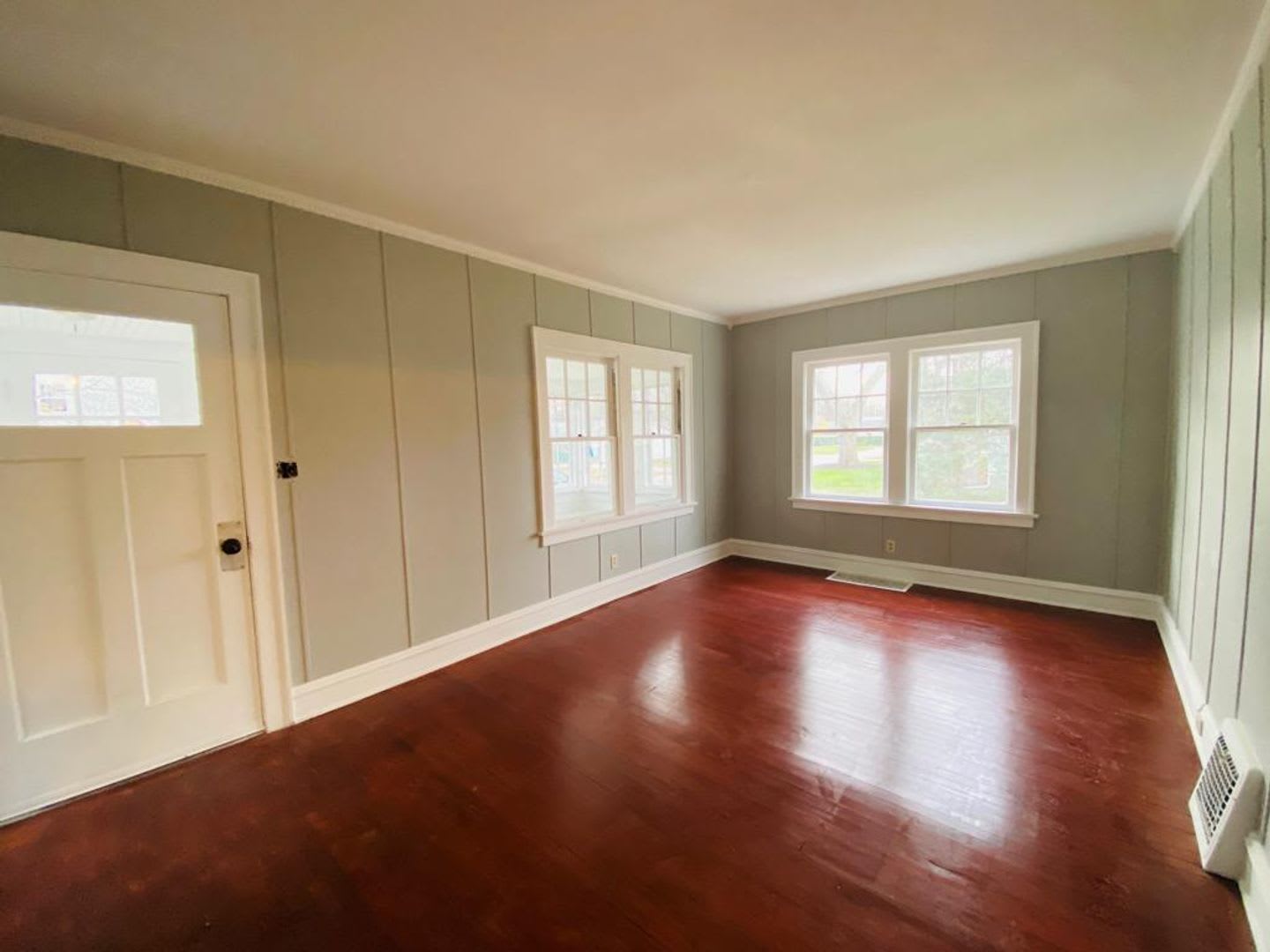 Spacious 3-Bedroom Mentor Home with Hardwood Floors and Garage – photo 2