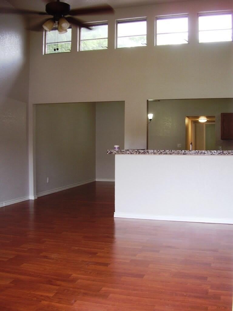 516 Peterson Dr – photo 2