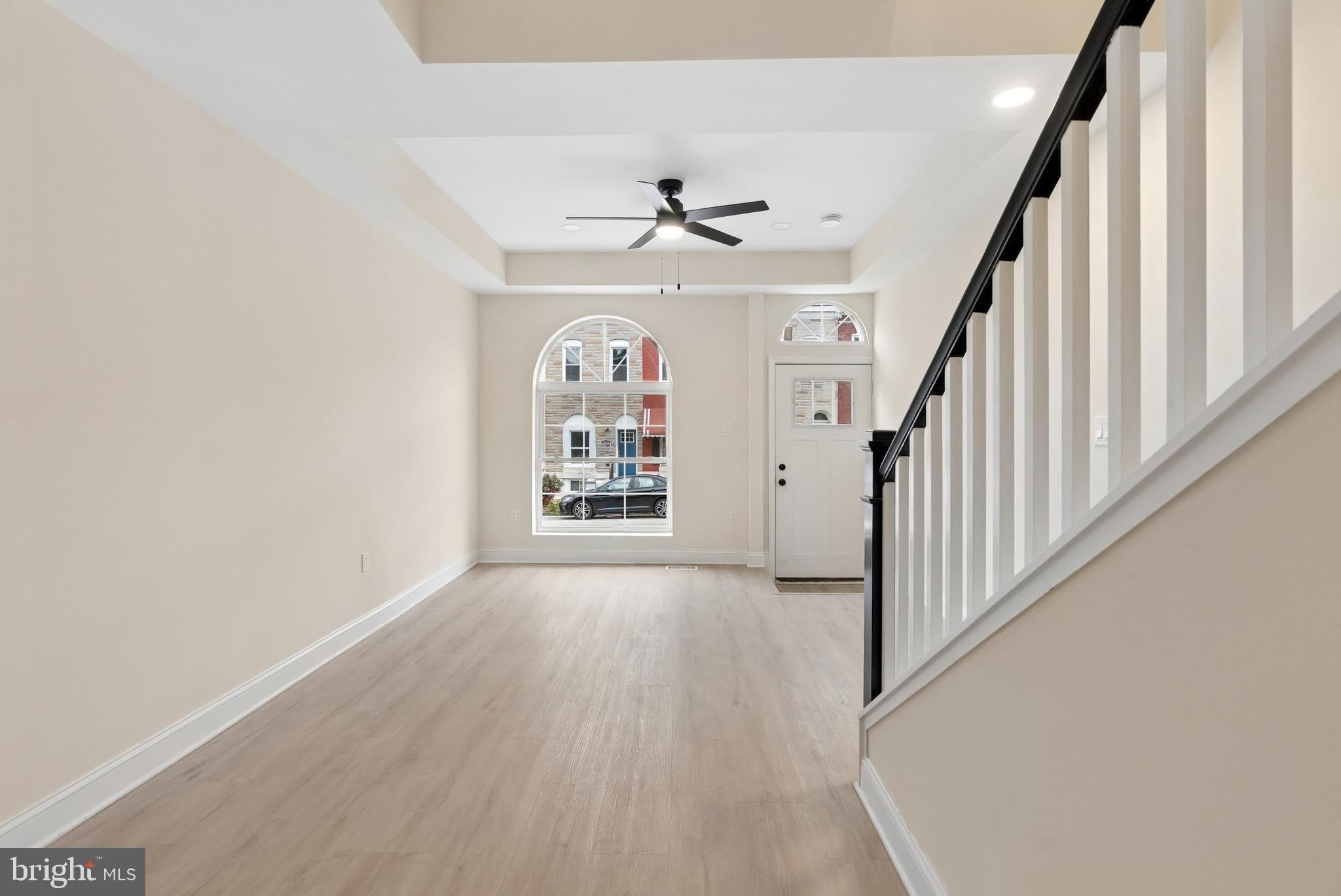 2416 E HOFFMAN Street – photo 3