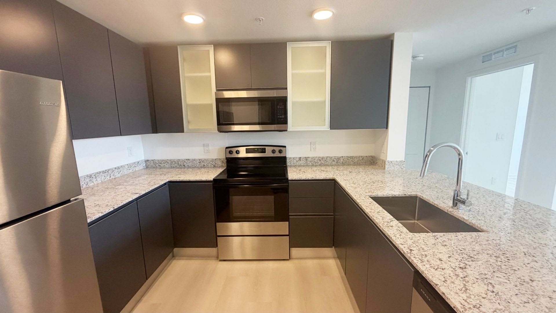 Luxury Condo in Millenia – photo 3