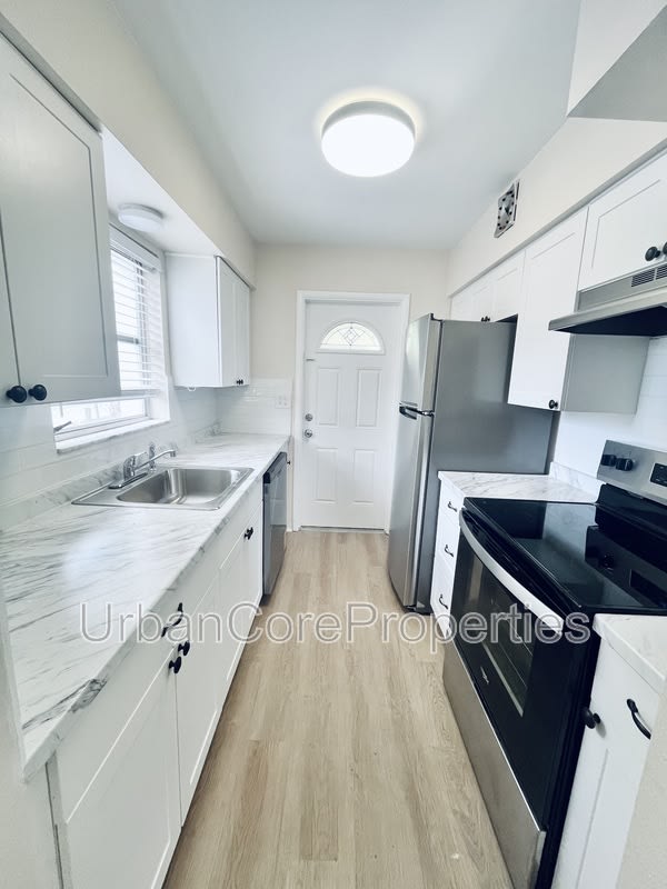 115 7th Ave N – photo 4