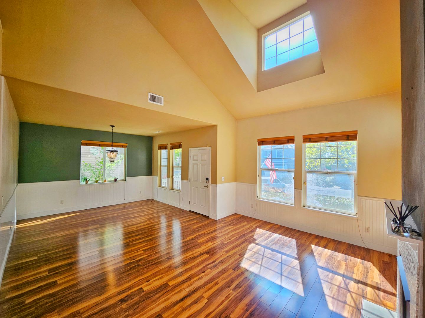 Charming 3 Bed 2.5 Bath 2 Story Home in Beautiful Lakeland, Auburn – photo 3