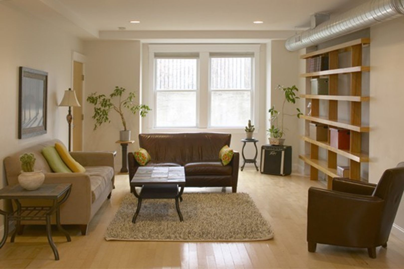 Somerville 2 BD 2 BATh Gem Available 9/1 – photo 2